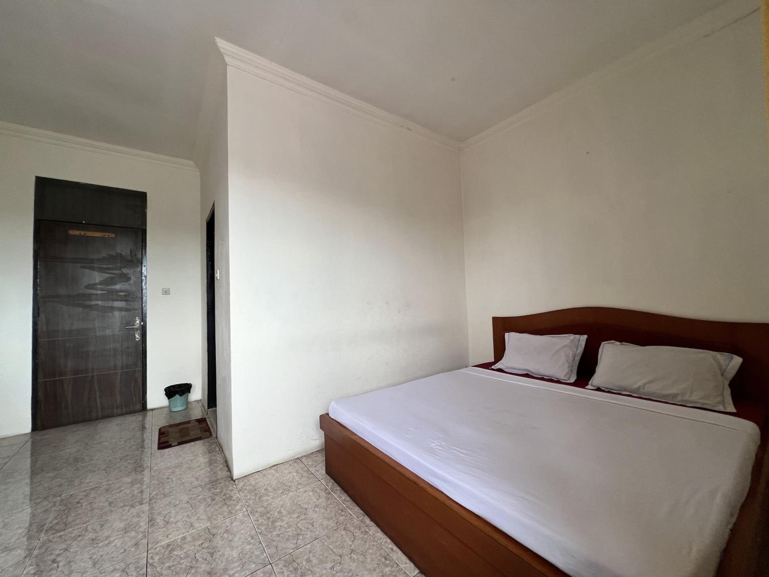 Standard Double Room - Photo 3