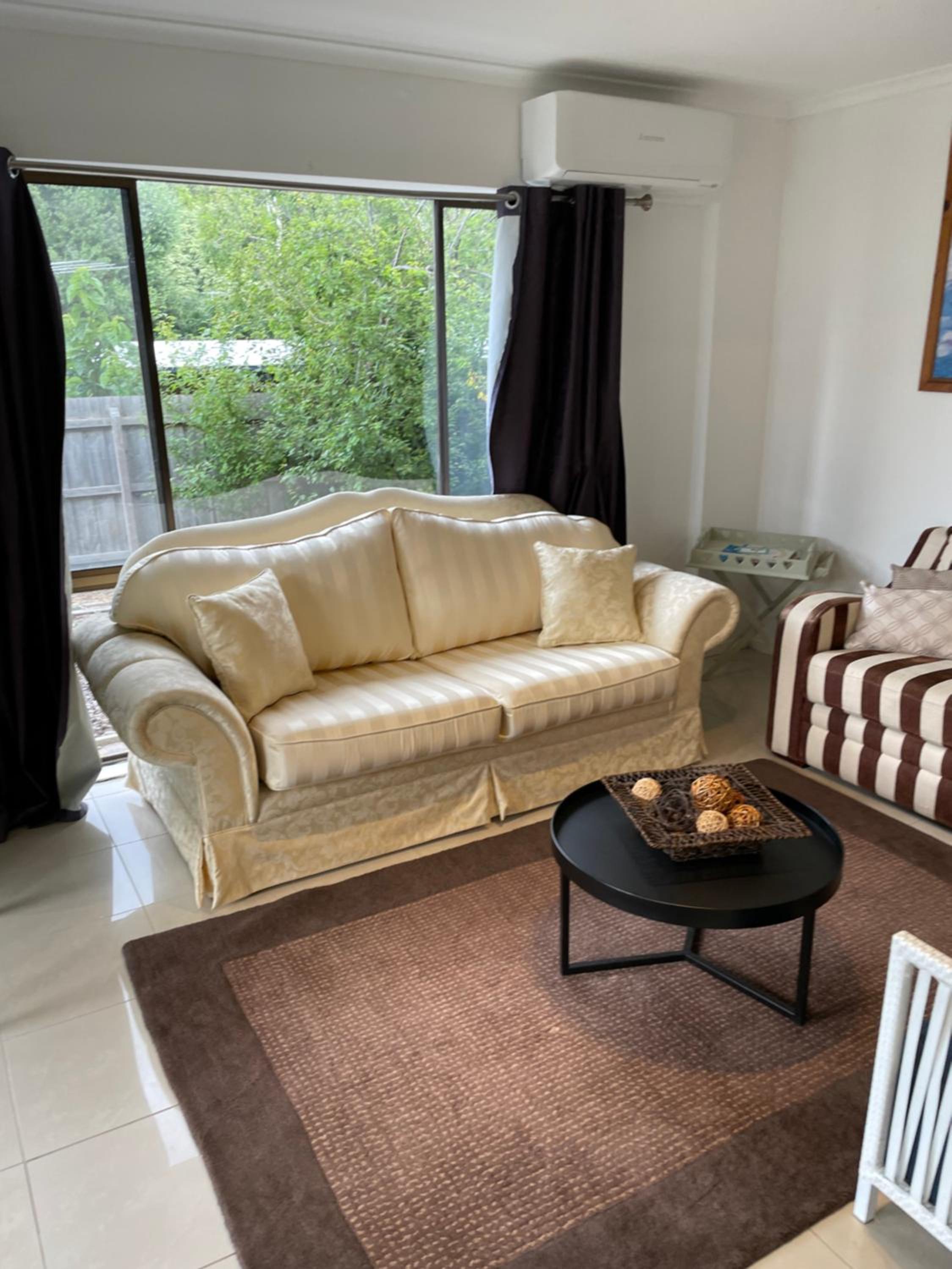 One-Bedroom House photo 1