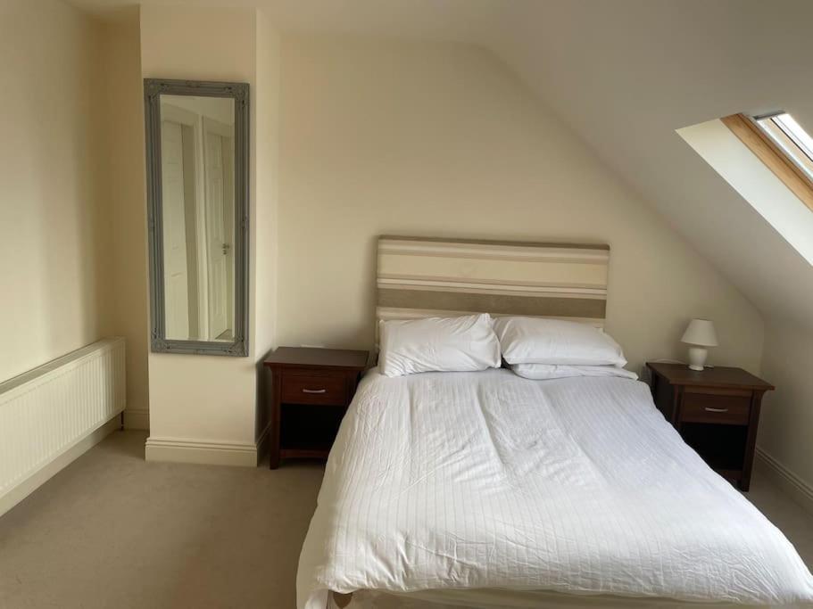 Five-Bedroom House photo 1