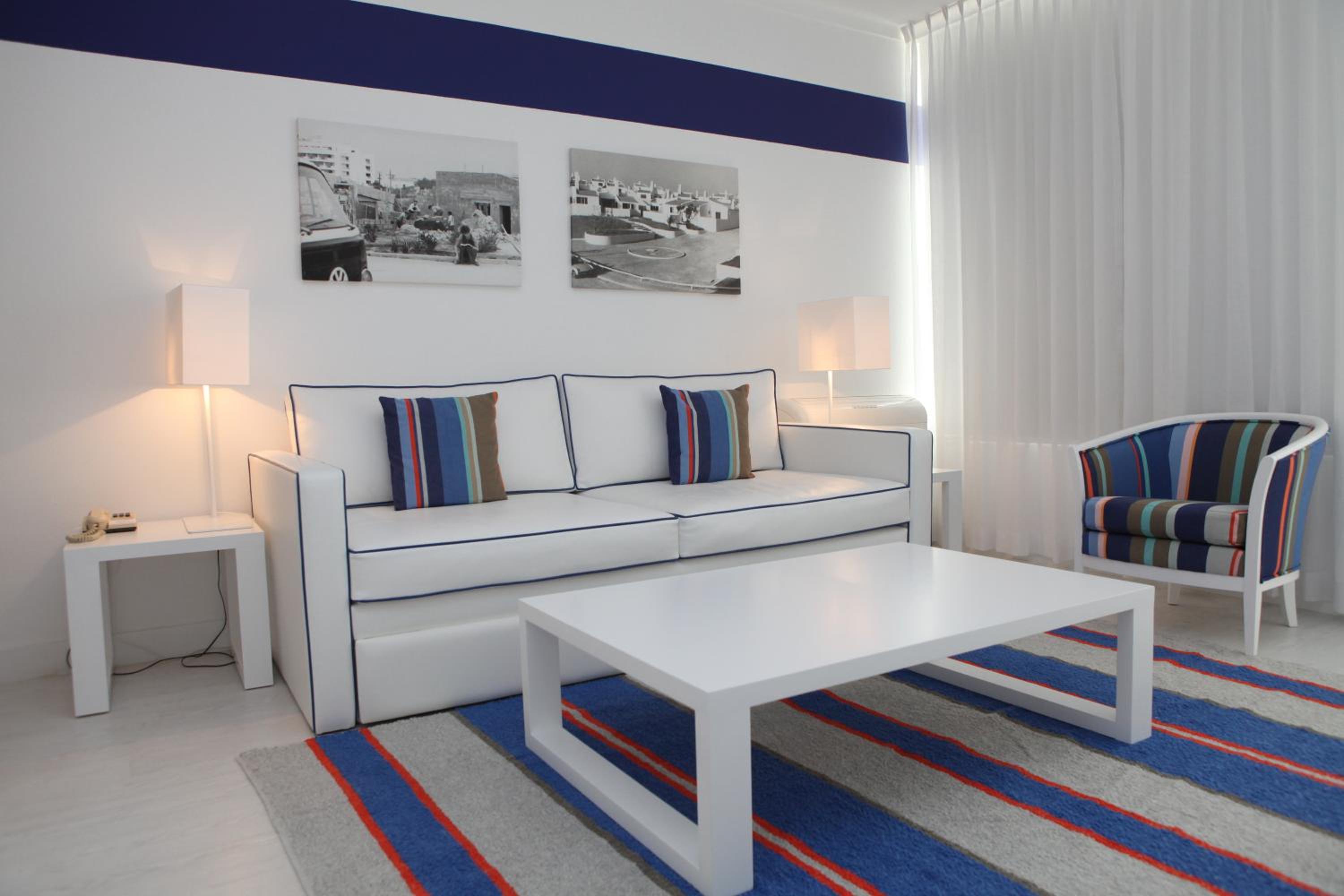 One-Bedroom Apartment with Sea View - Photo 3