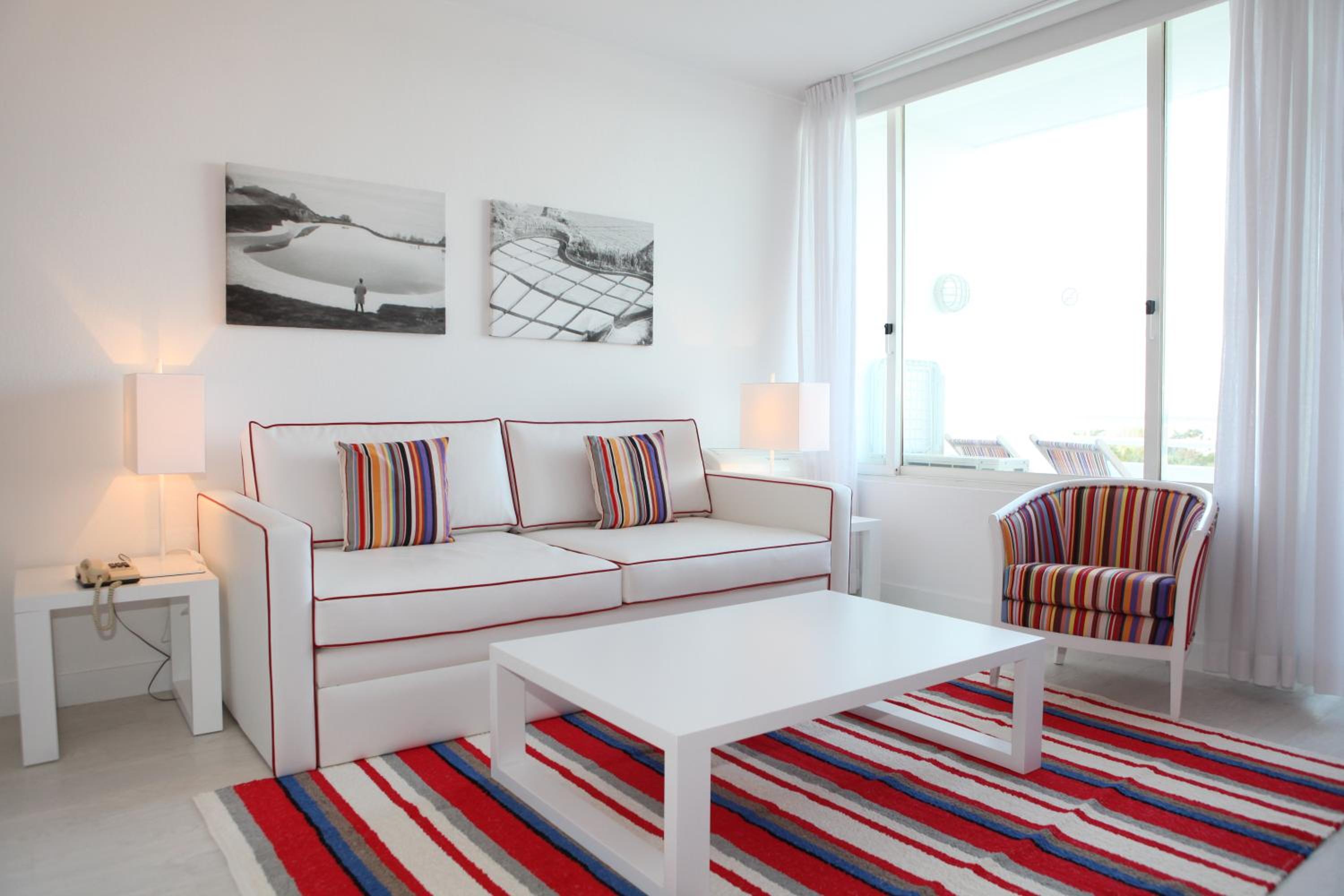 One-Bedroom Apartment with Sea View - Photo 4