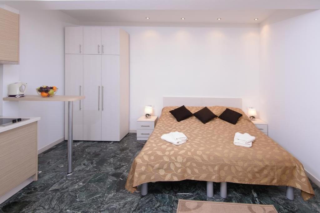 Studio with Shared Terrace and Sea View