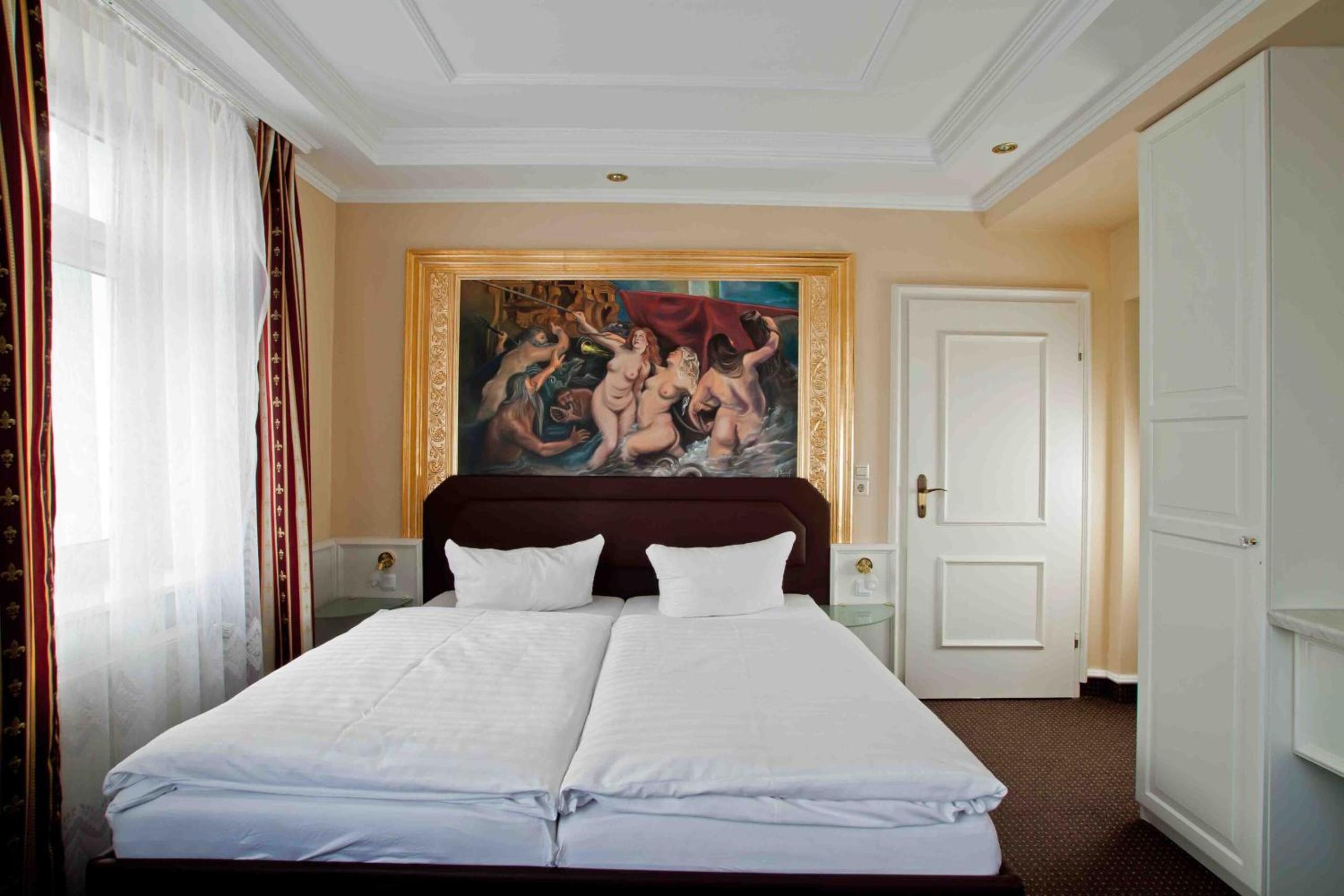 Standard Double Room - Photo 20