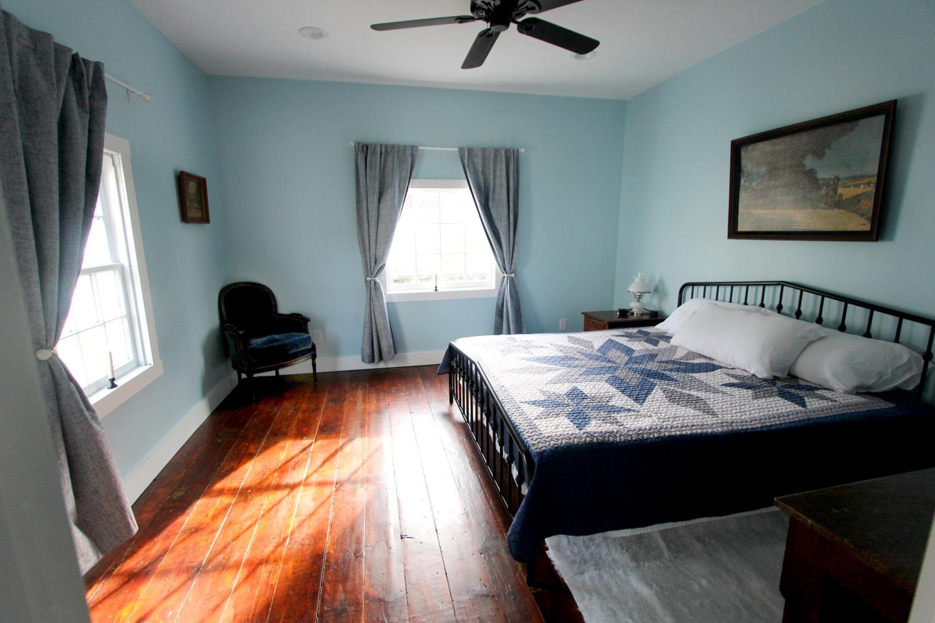 Five-Bedroom House photo 1