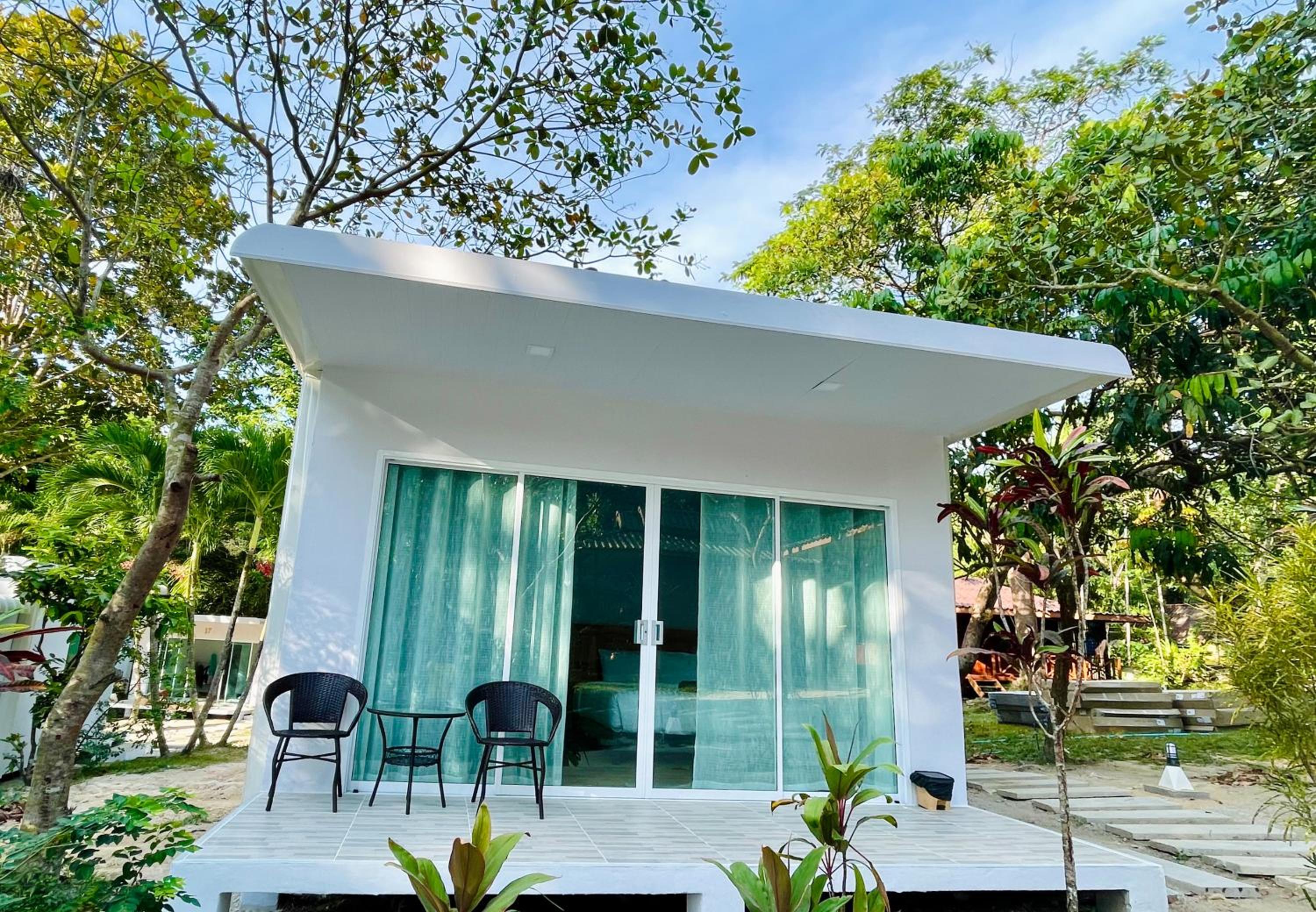 Deluxe Bungalow photo 2