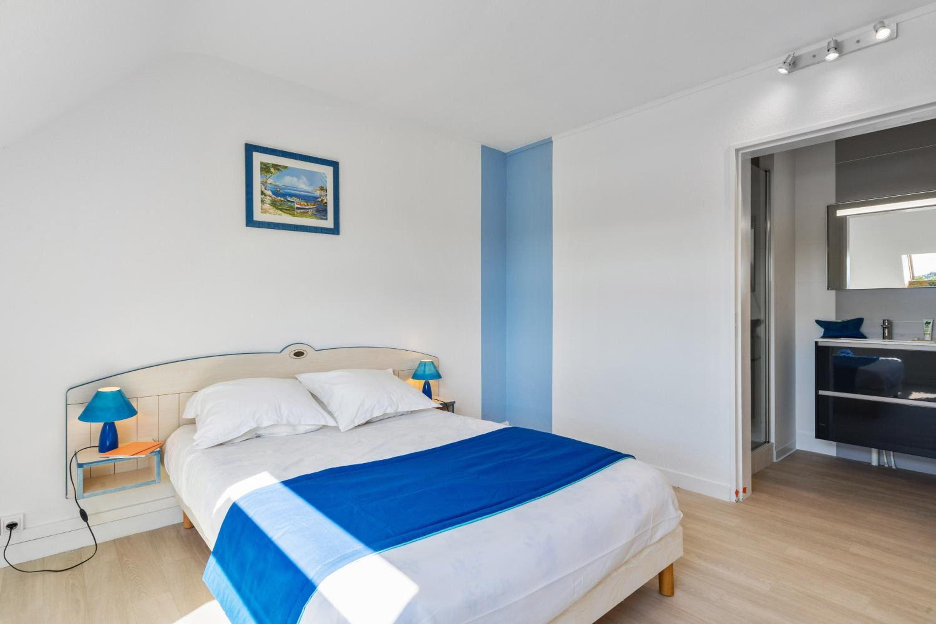 Three-Bedroom Duplex Apartment (8 People)