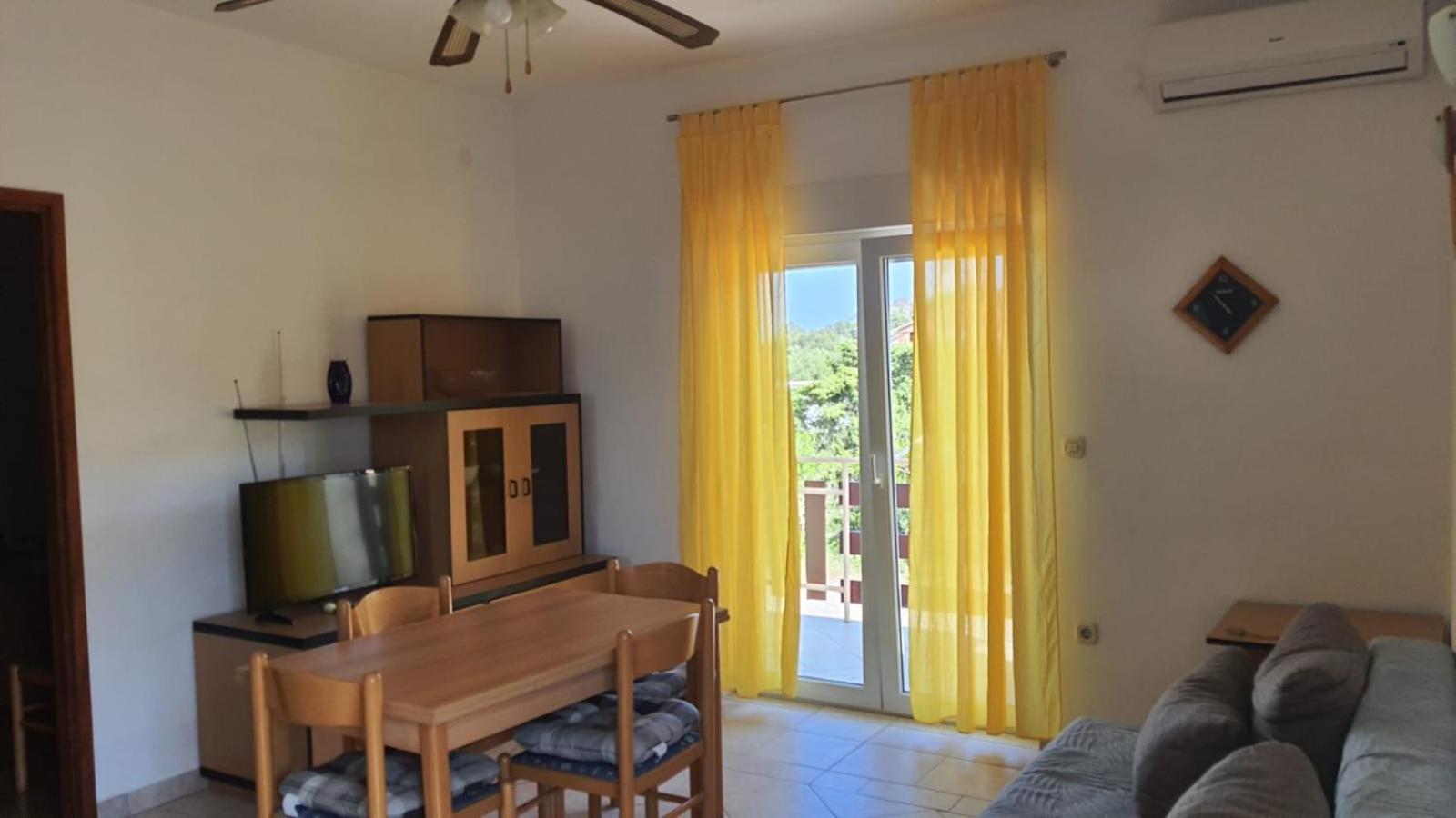 Two-Bedroom Apartment with Balcony photo 2
