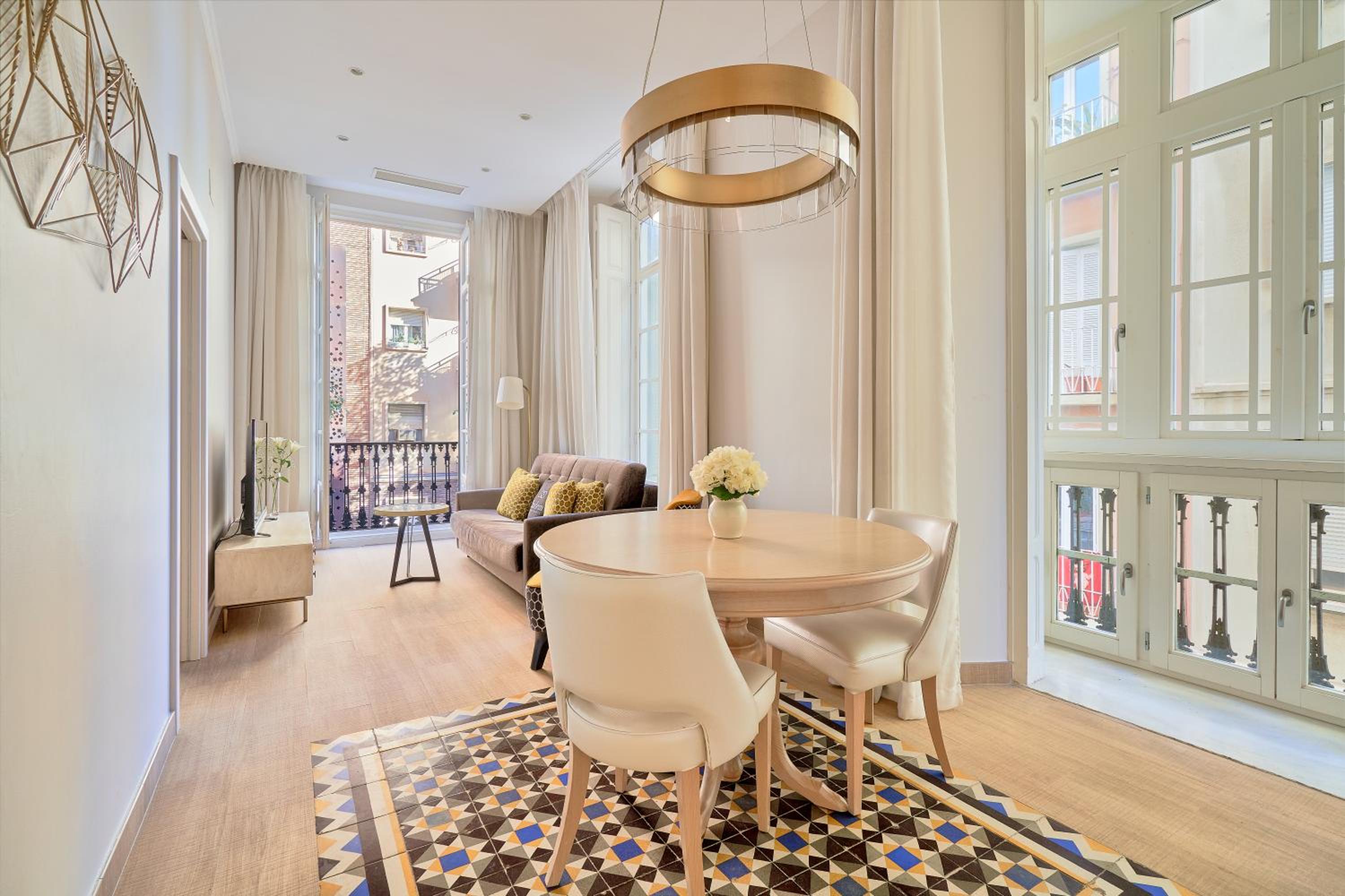 One-Bedroom Suite with Balcony photo 3