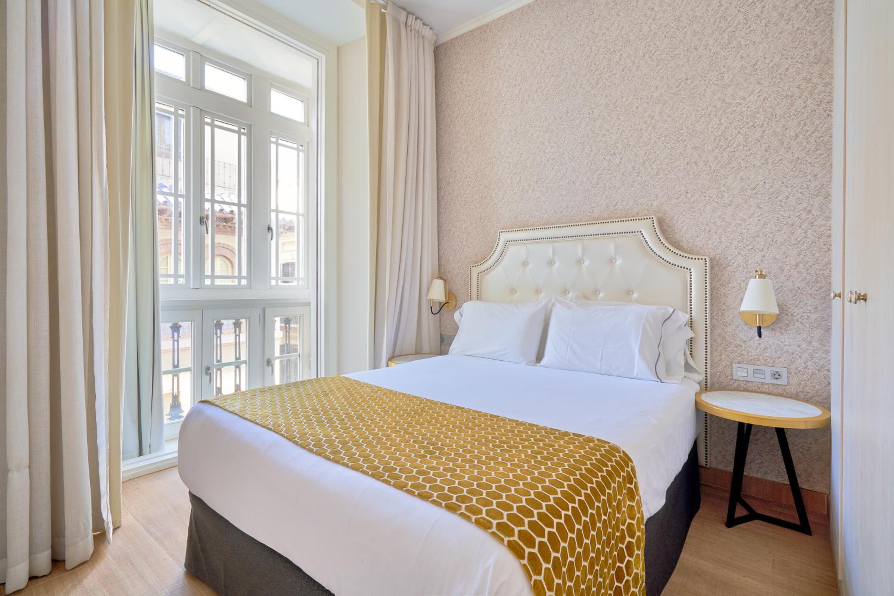 One-Bedroom Suite with Balcony photo 2