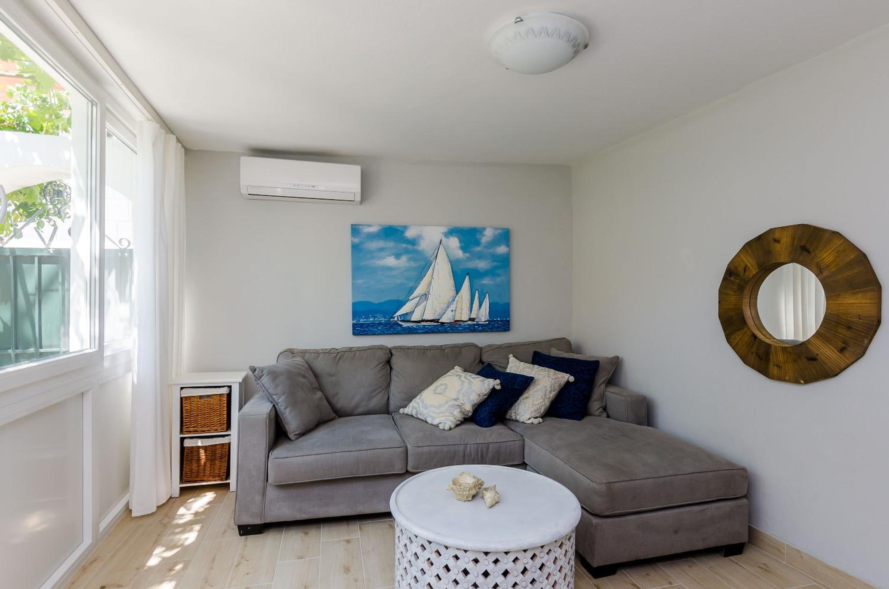 Two bedroom apartment with Sea view