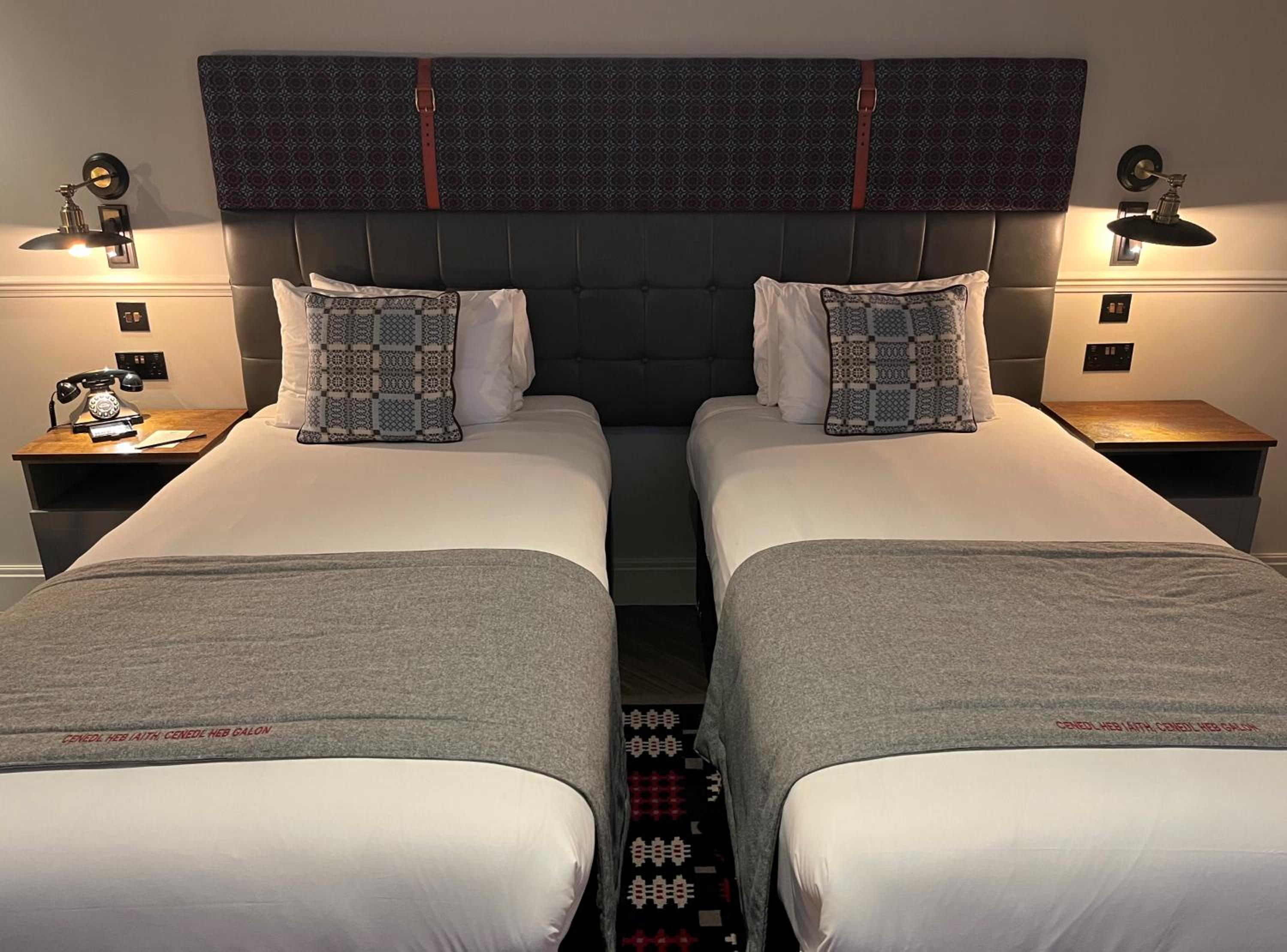 Standard Twin Room photo 3