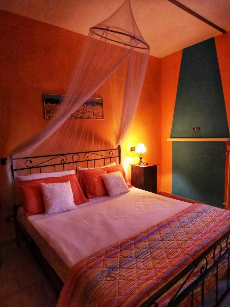 Deluxe Room (2 Adults + 1 Child) - Photo 2