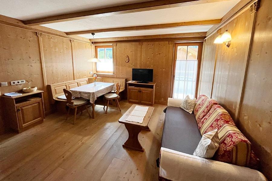 Two-Bedroom Deluxe Apartment with Balcony photo 1