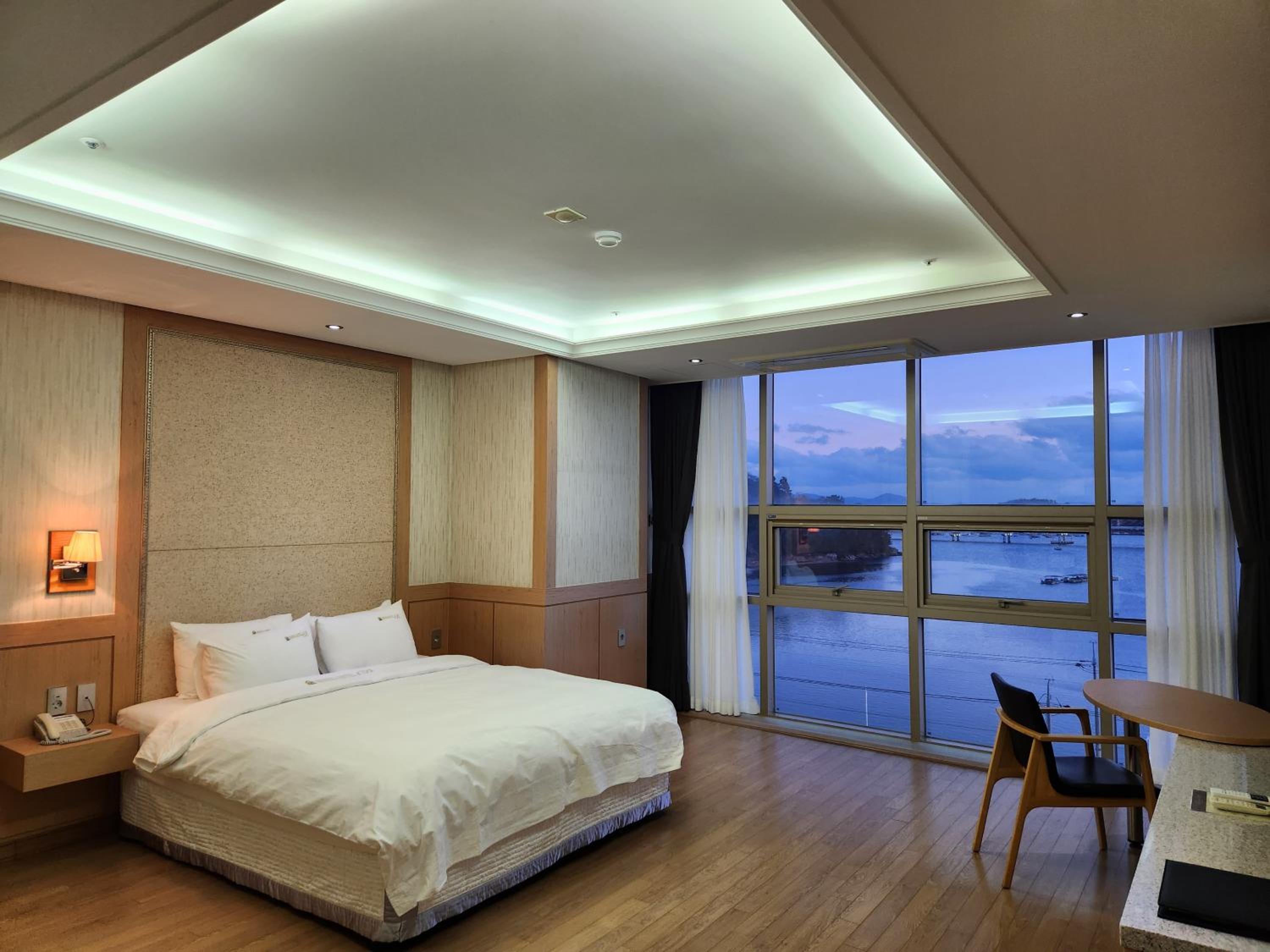Deluxe Double Room with Sea View photo 1