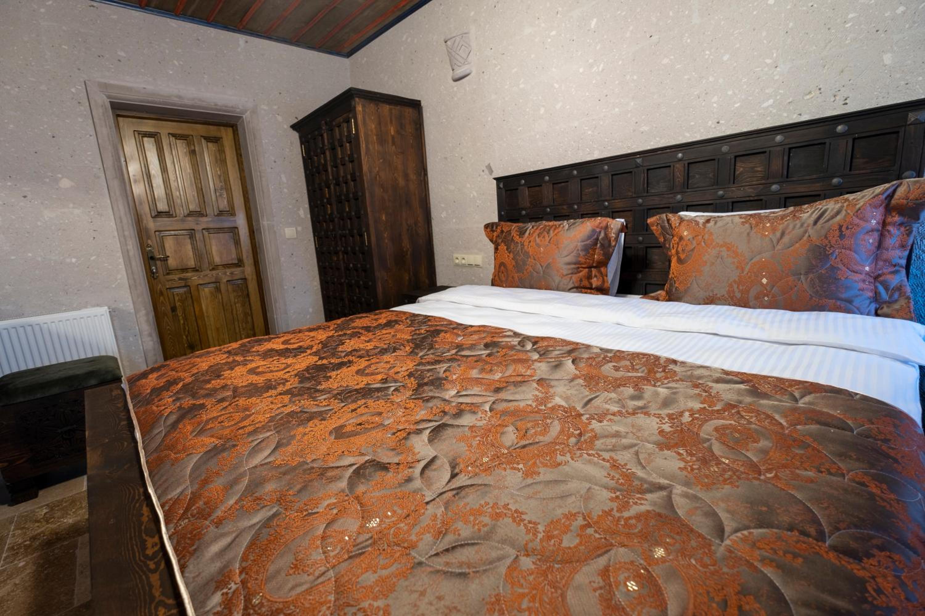 Double Room with Private Bathroom - Photo 11