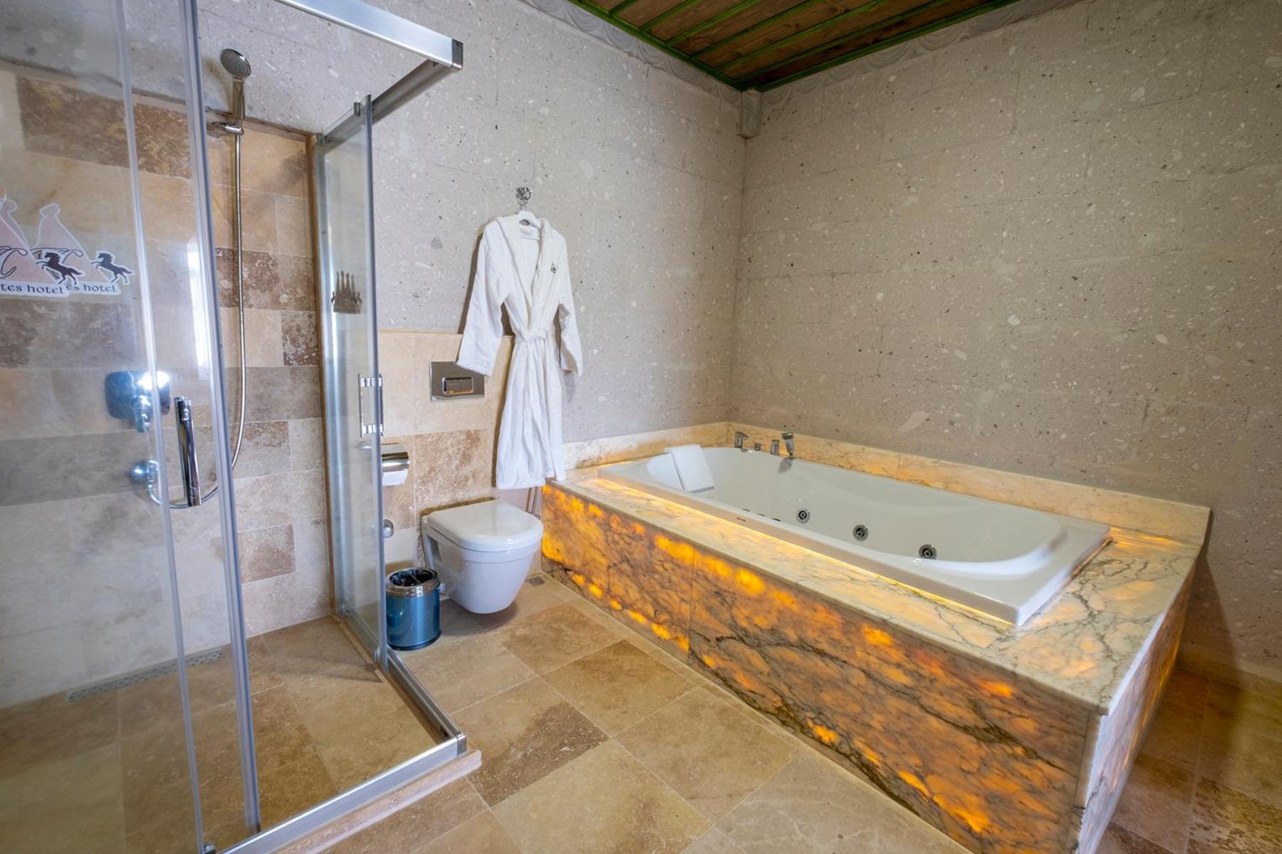 Double Room with Spa Bath - Photo 5