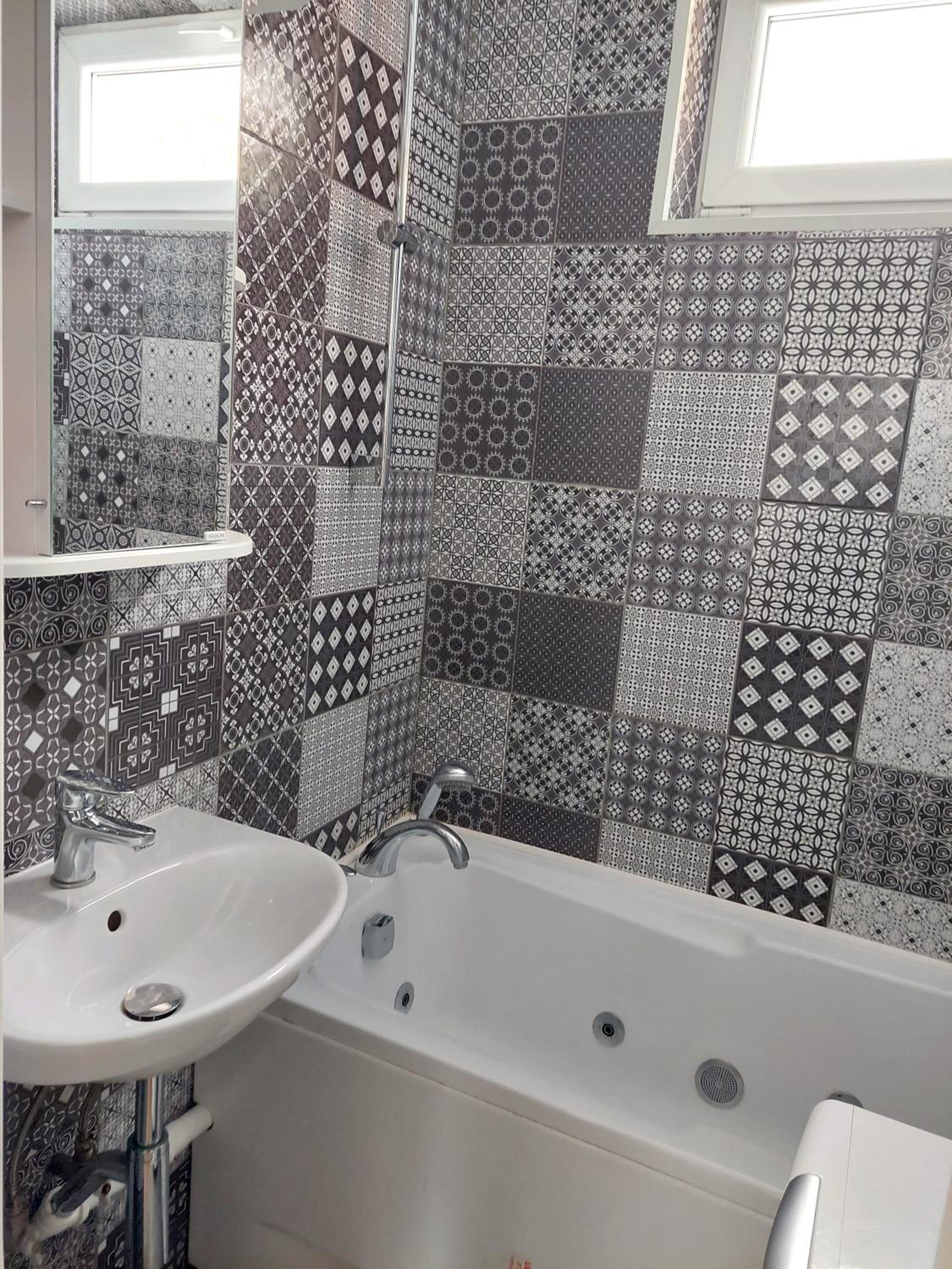 One-Bedroom Apartment - Photo 4