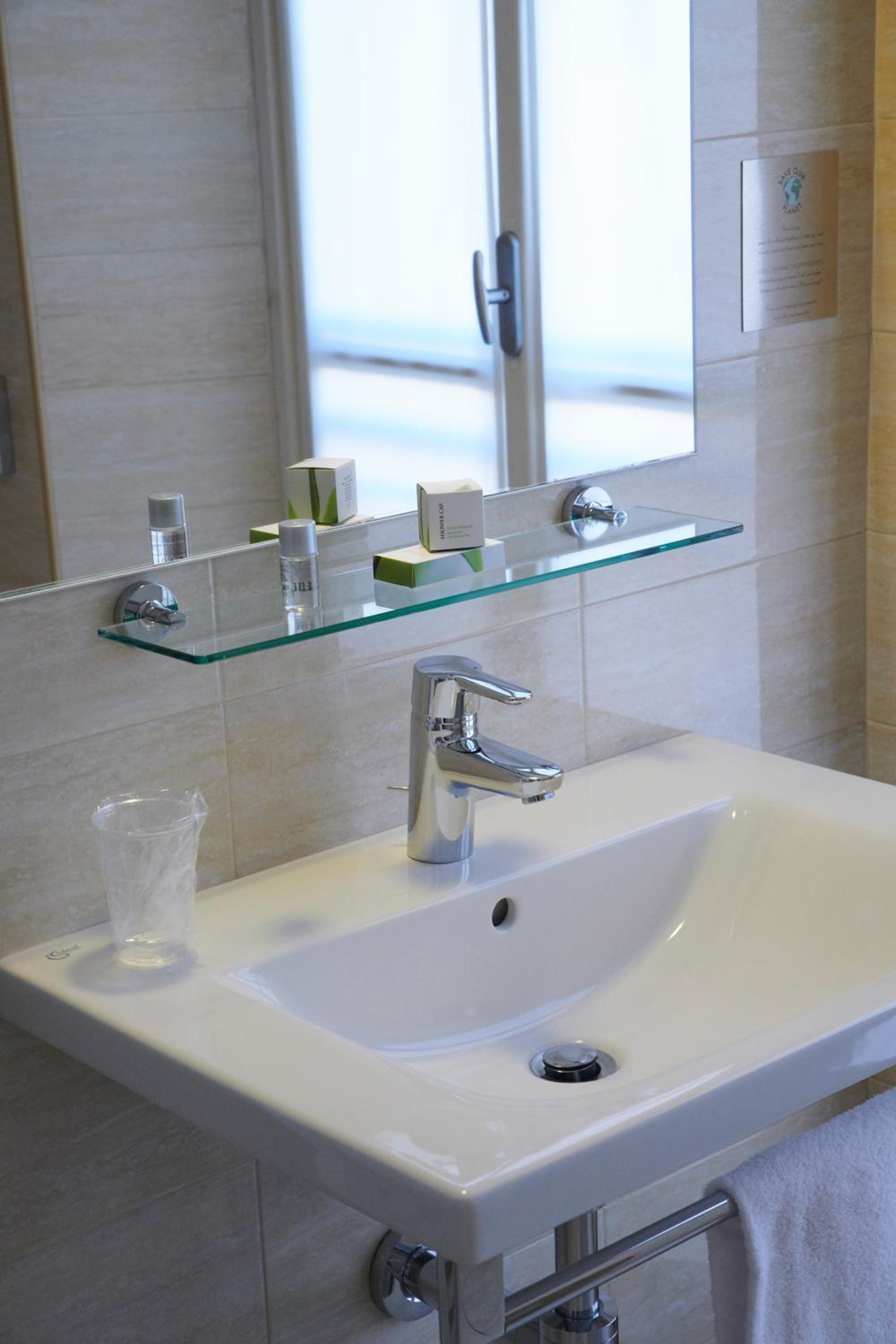 Single Room with Shower photo 3