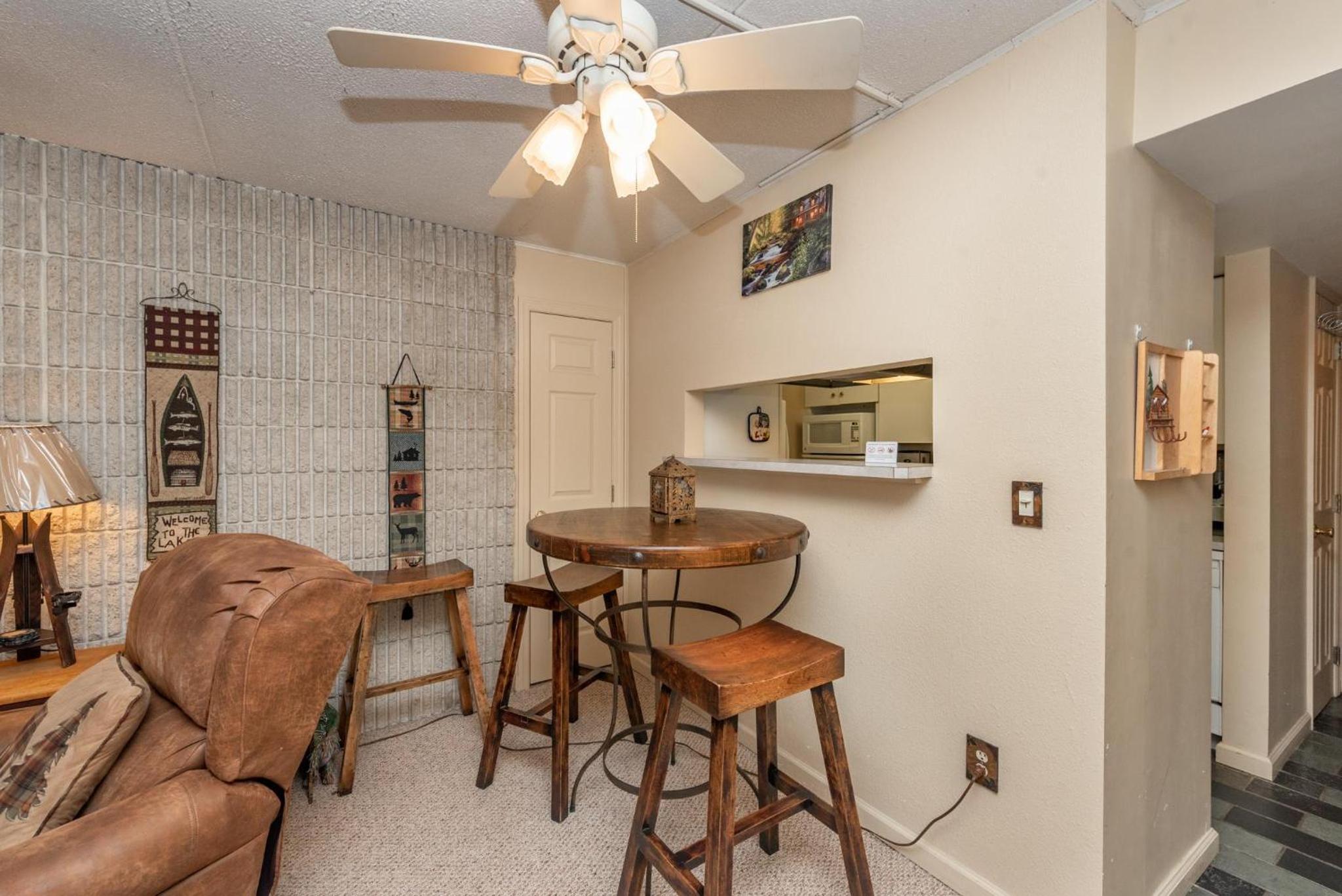 One-Bedroom Apartment photo 1