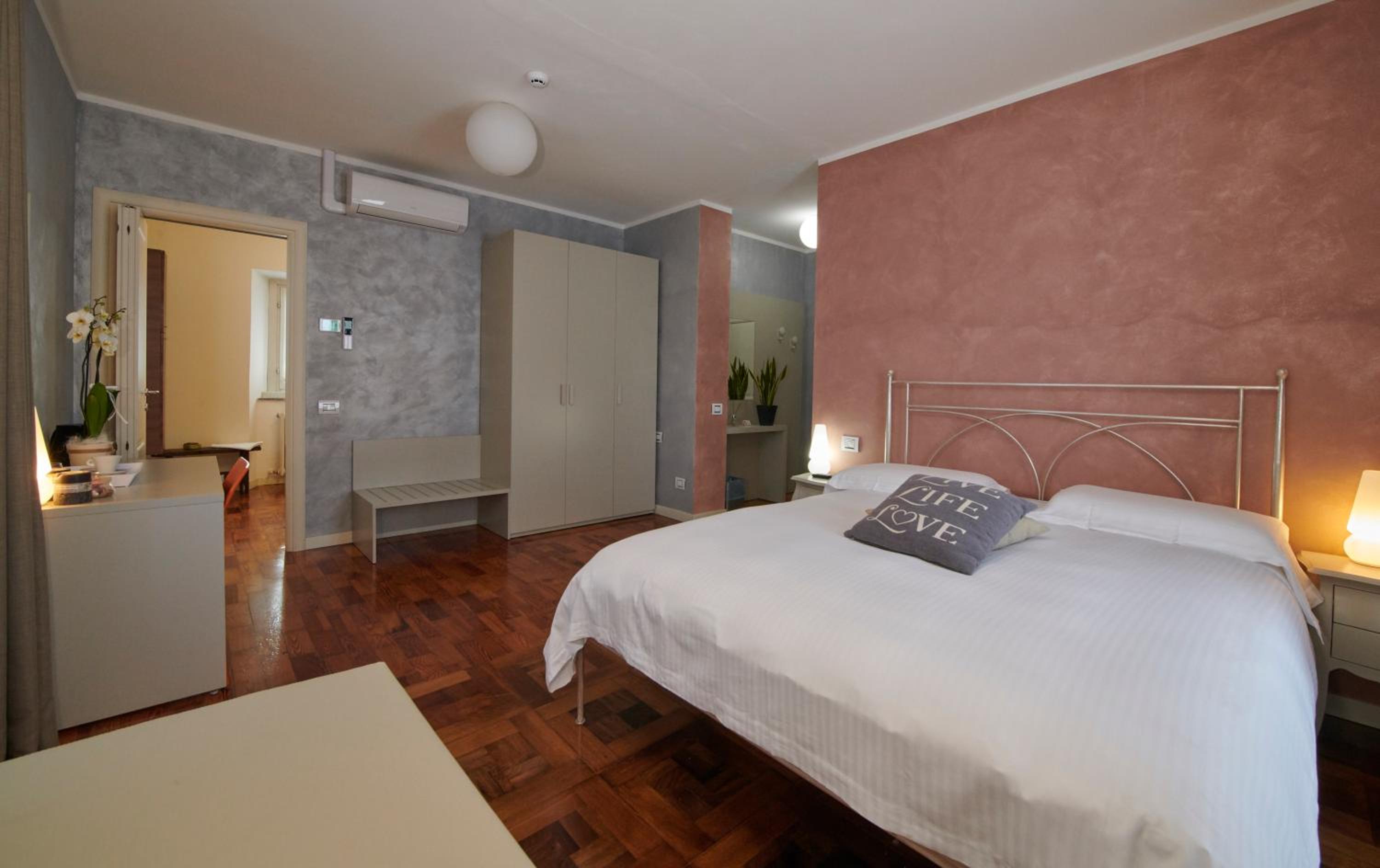 Deluxe Triple Room photo 3