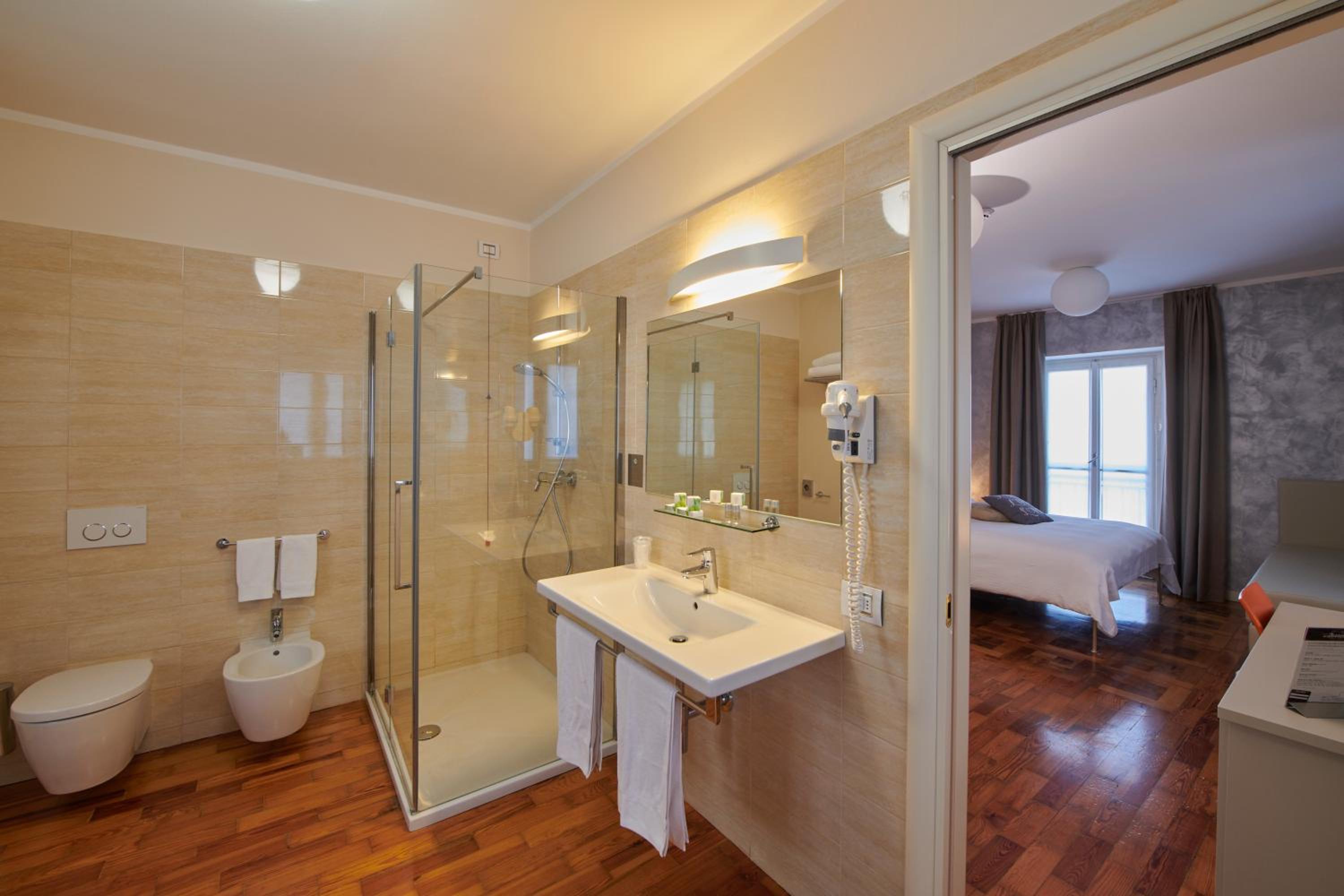 Deluxe Triple Room photo 2