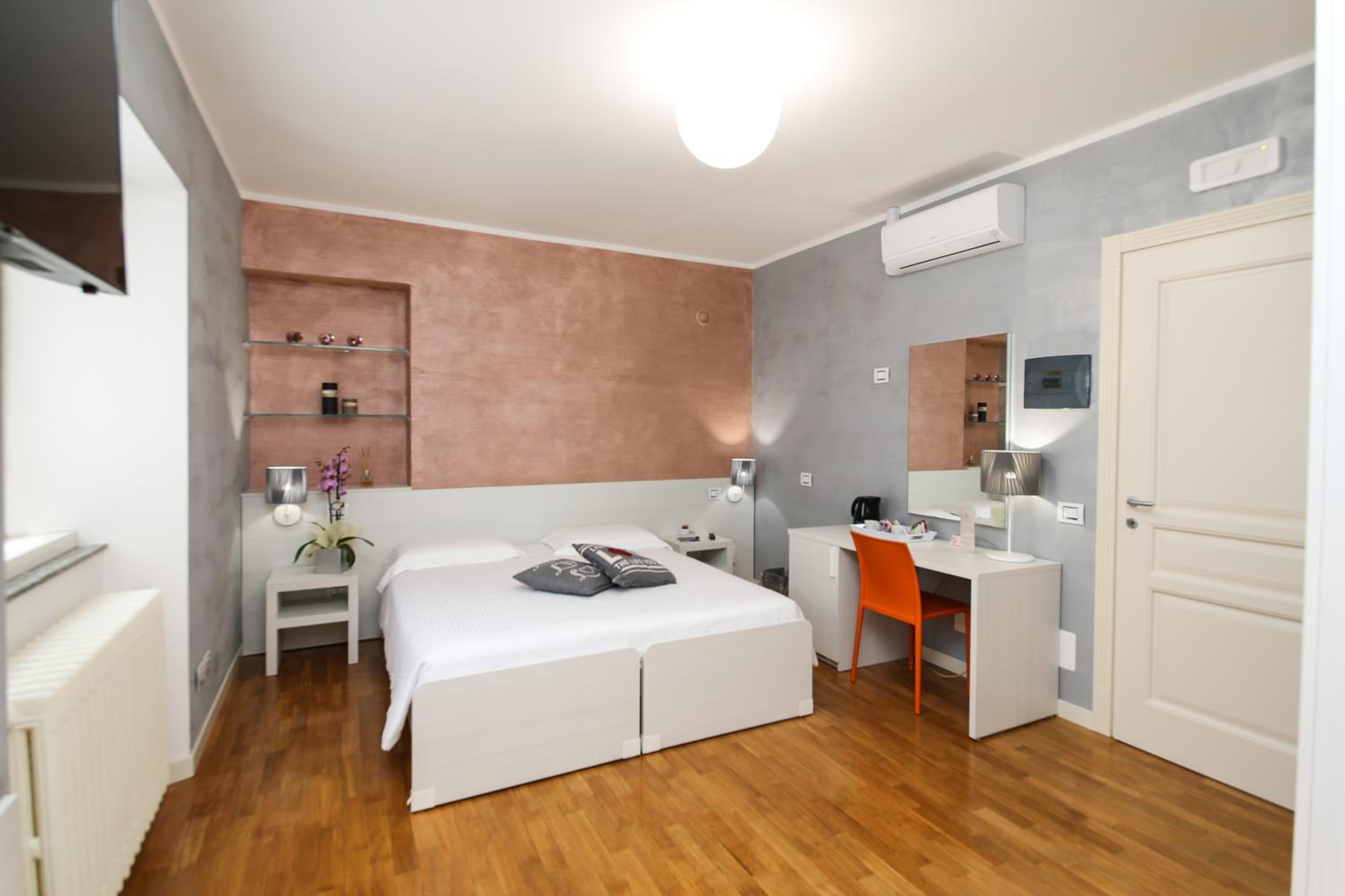 Deluxe Double or Twin Room photo 2