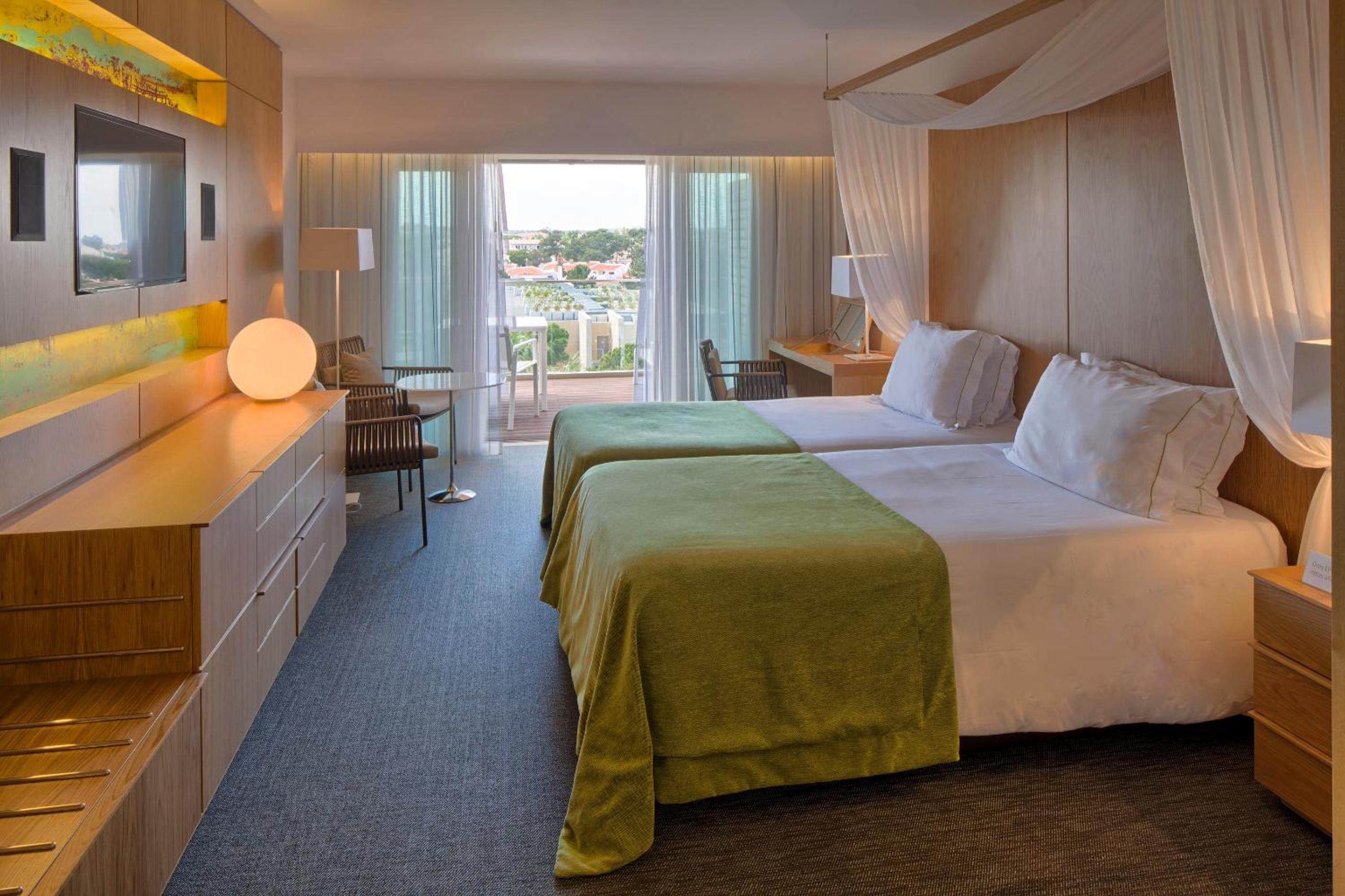 Deluxe Double Or Twin Room With Resort View - Easter Package photo 2