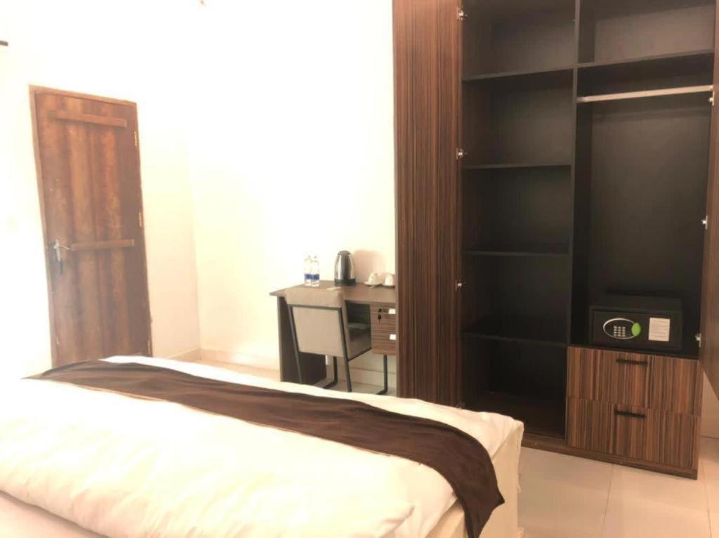 Standard Double Room - Photo 2