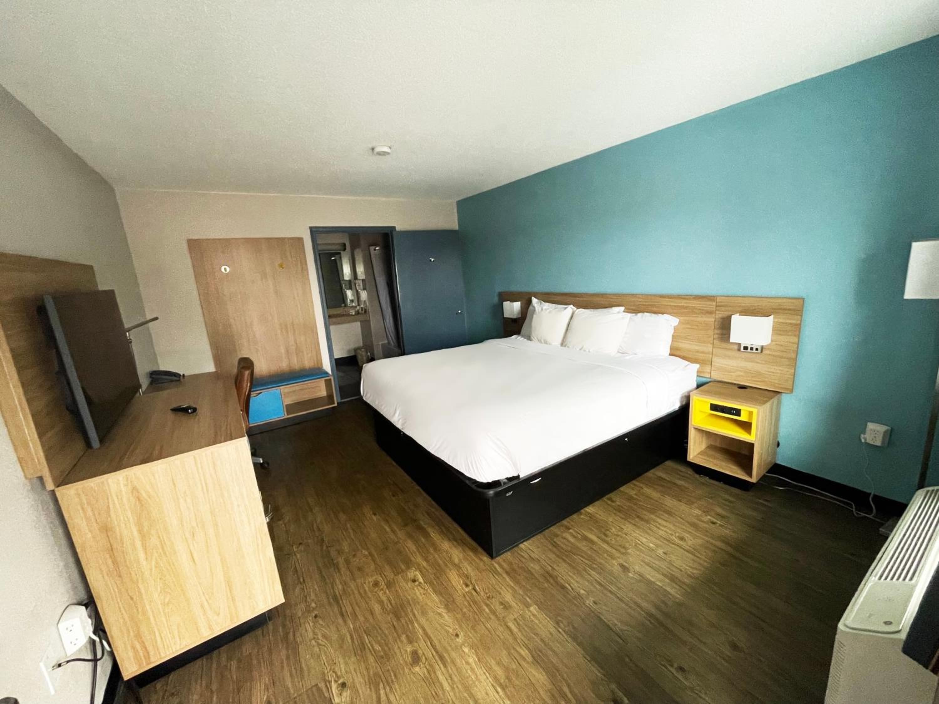 King Room - Disability Access/Non-Smoking - Photo 1
