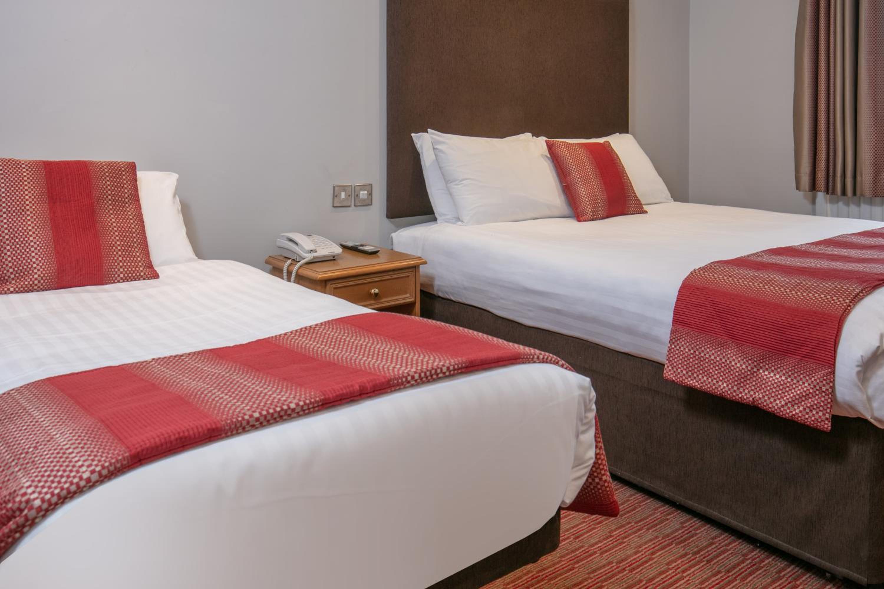 Standard King Room with Extra Bed - Non-Smoking - Photo 2