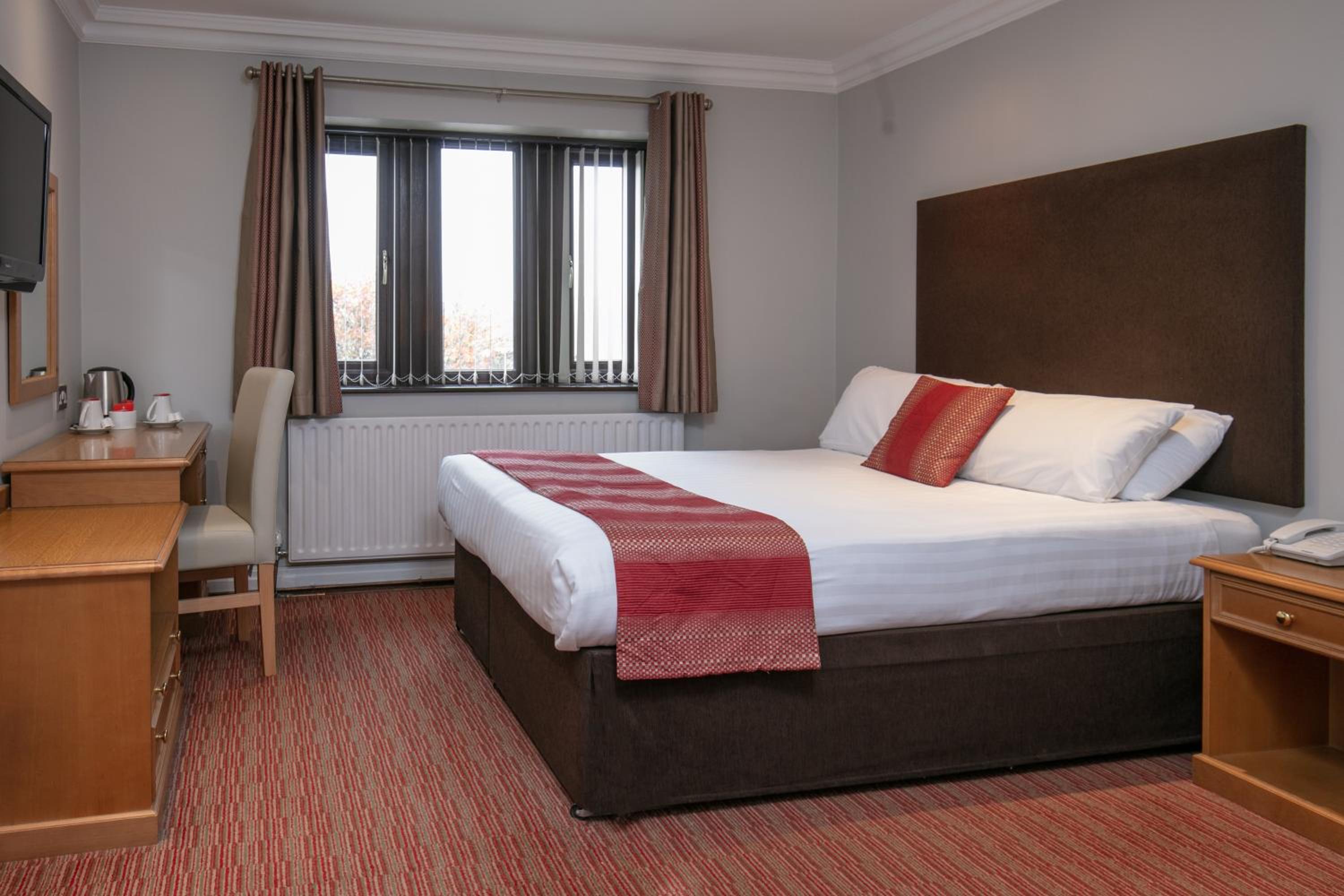 Standard King Room with Extra Bed - Non-Smoking - Photo 11