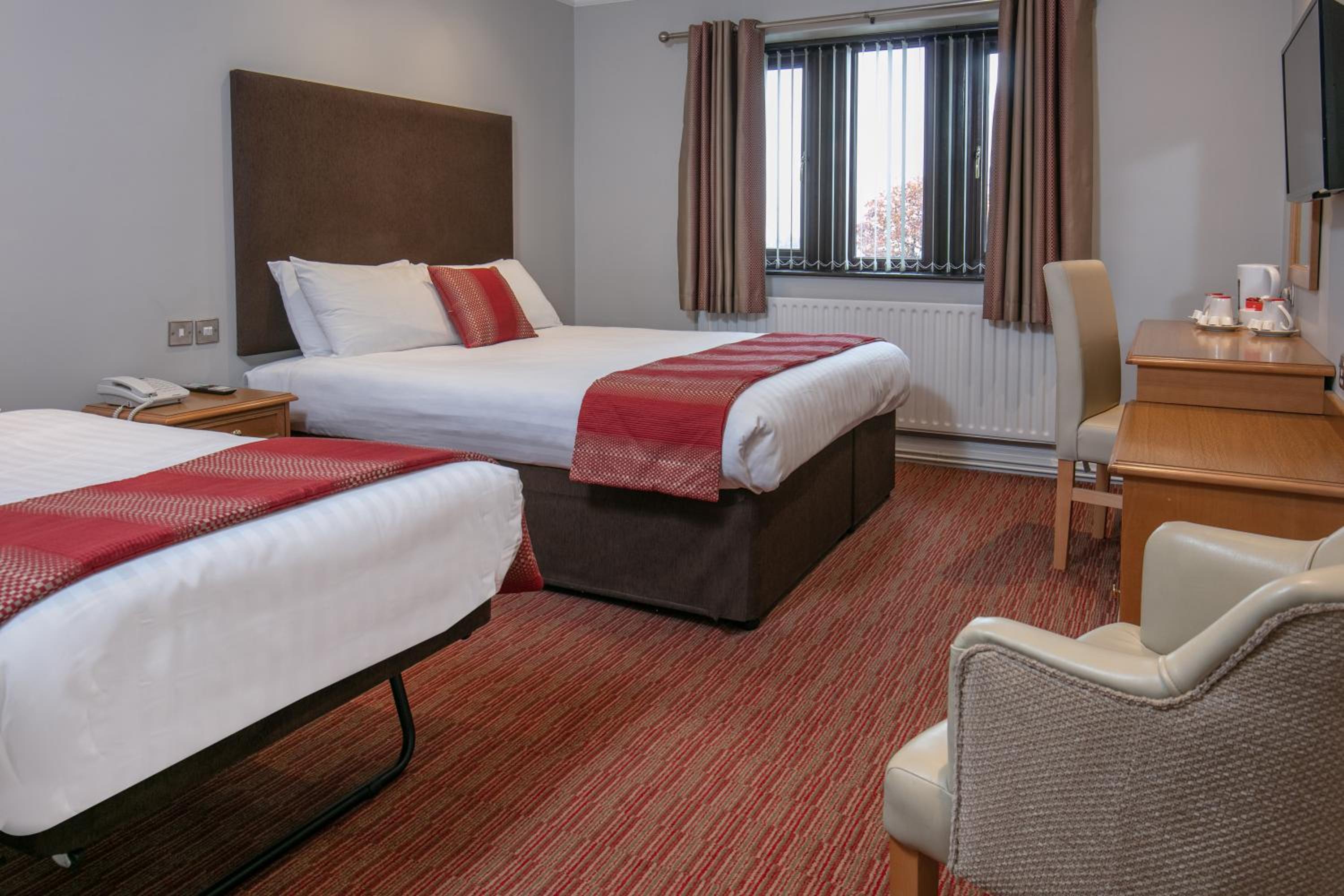 Standard King Room with Extra Bed - Non-Smoking - Photo 12