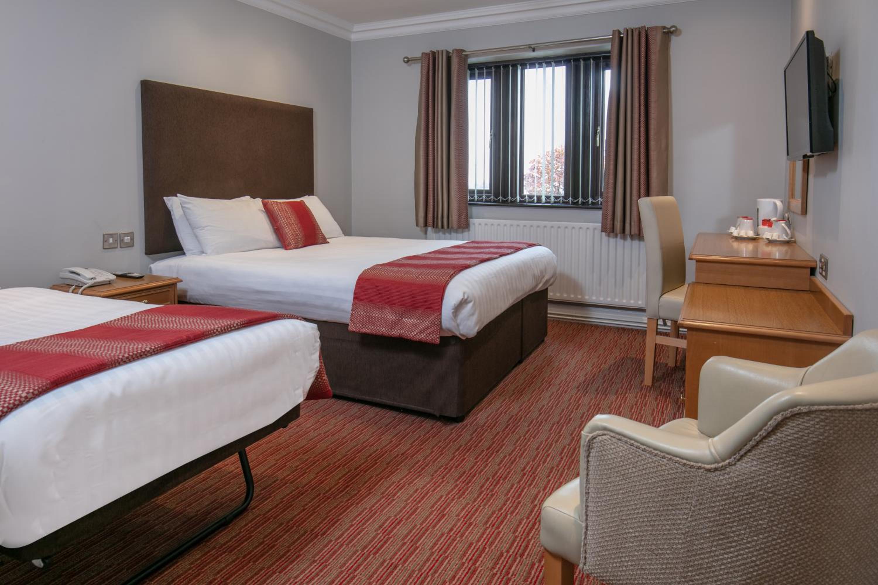 Standard King Room with Extra Bed - Non-Smoking - Photo 3