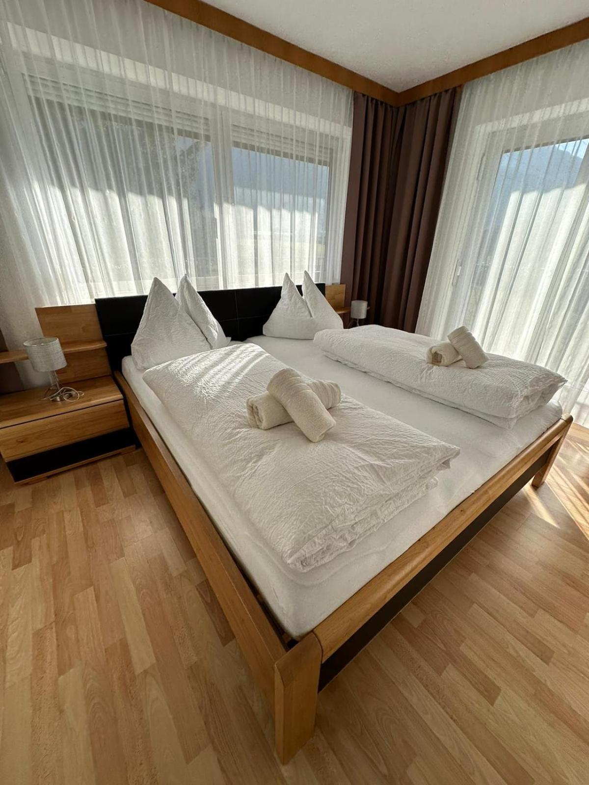 Large Double Room photo 1