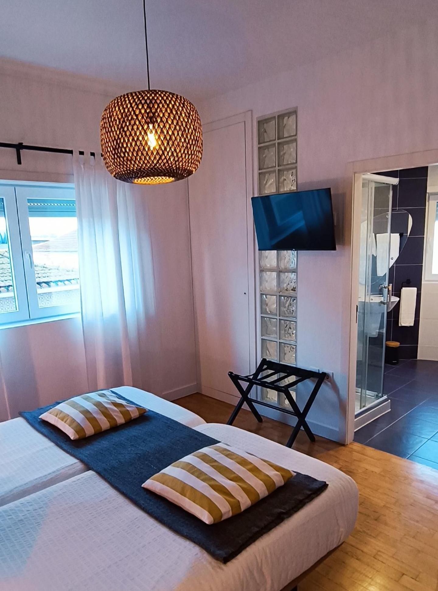 Double Room with Private Bathroom - Photo 7