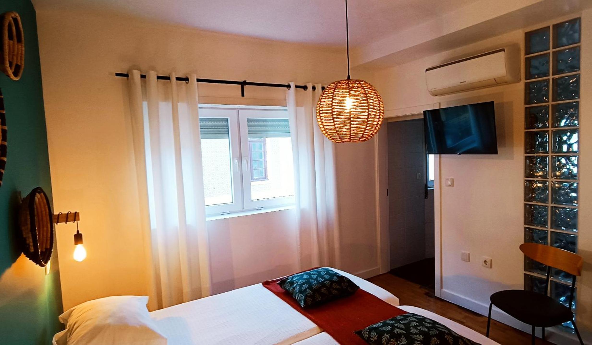 Double Room with Private Bathroom - Photo 11