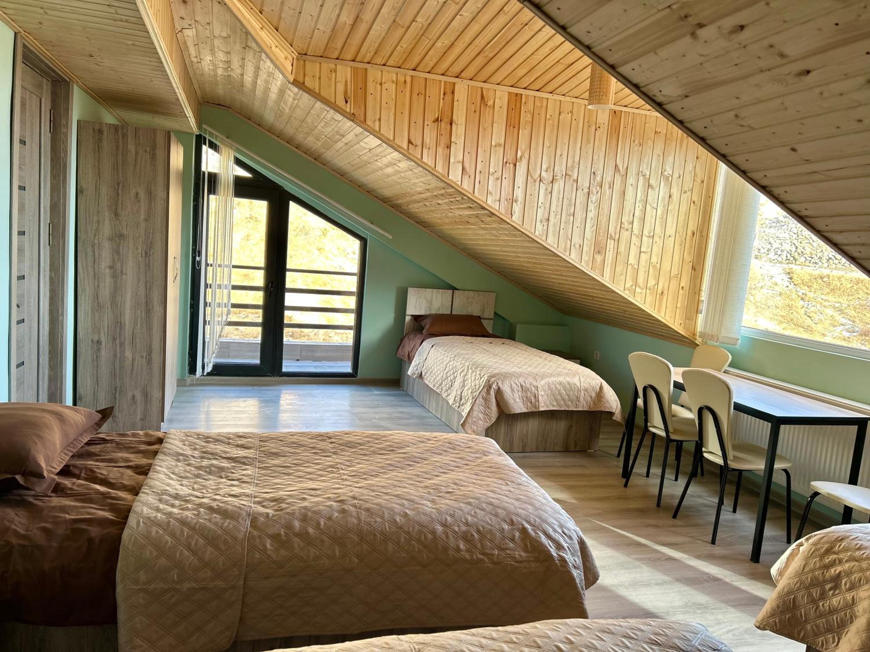 Quadruple Room with Balcony photo 2