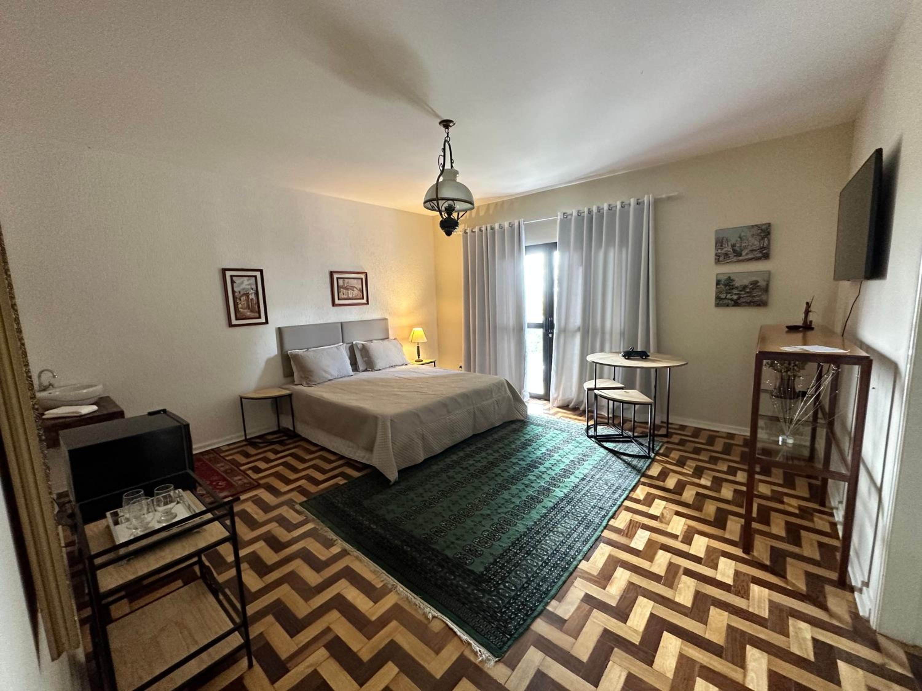 Studio Apartment - Photo 1