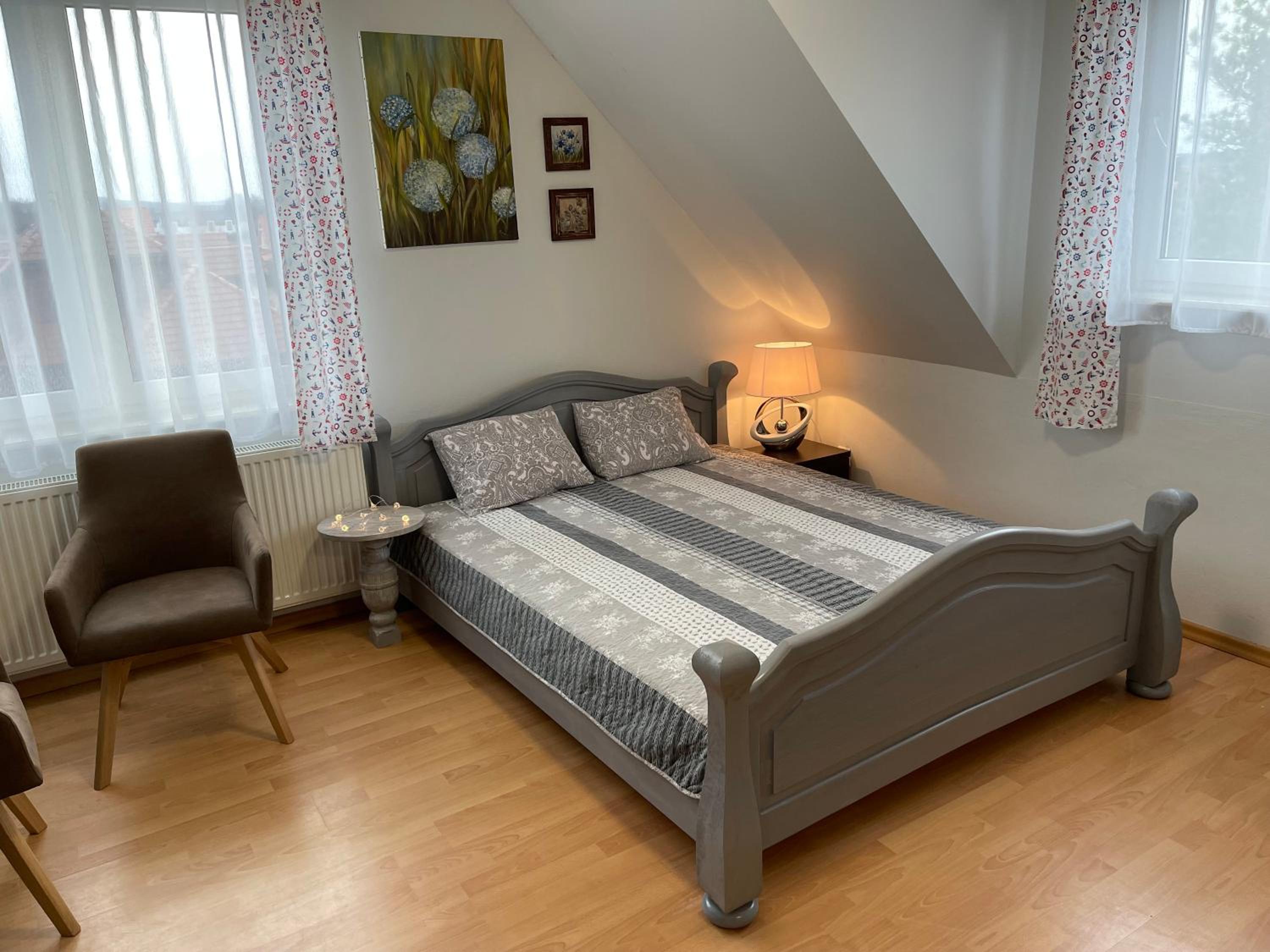 Deluxe King Suite photo 1