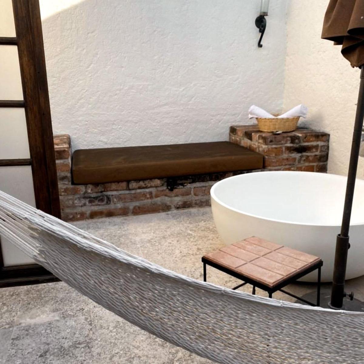 King Suite with Spa Bath - Photo 3
