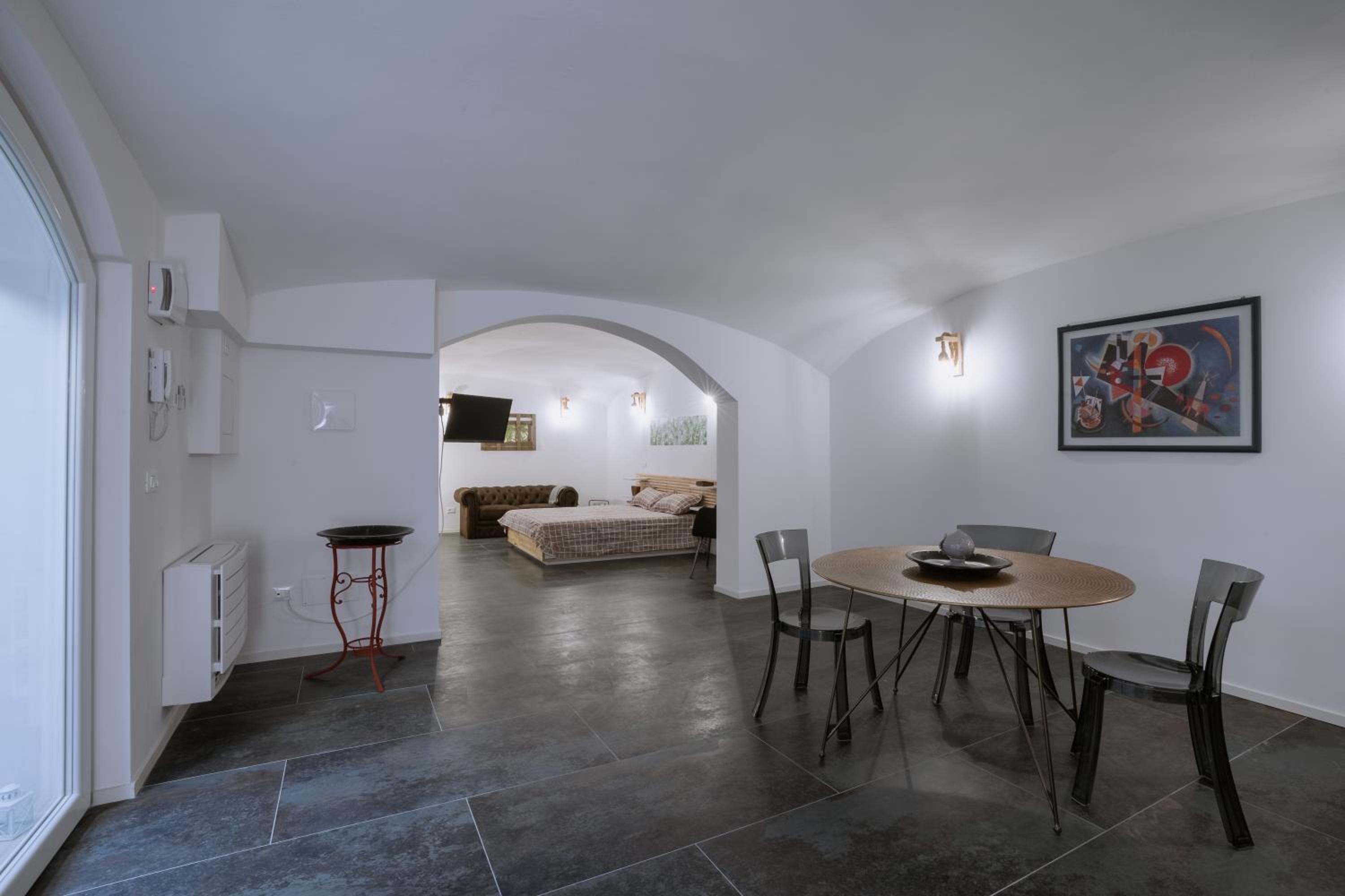 One-Bedroom Apartment
