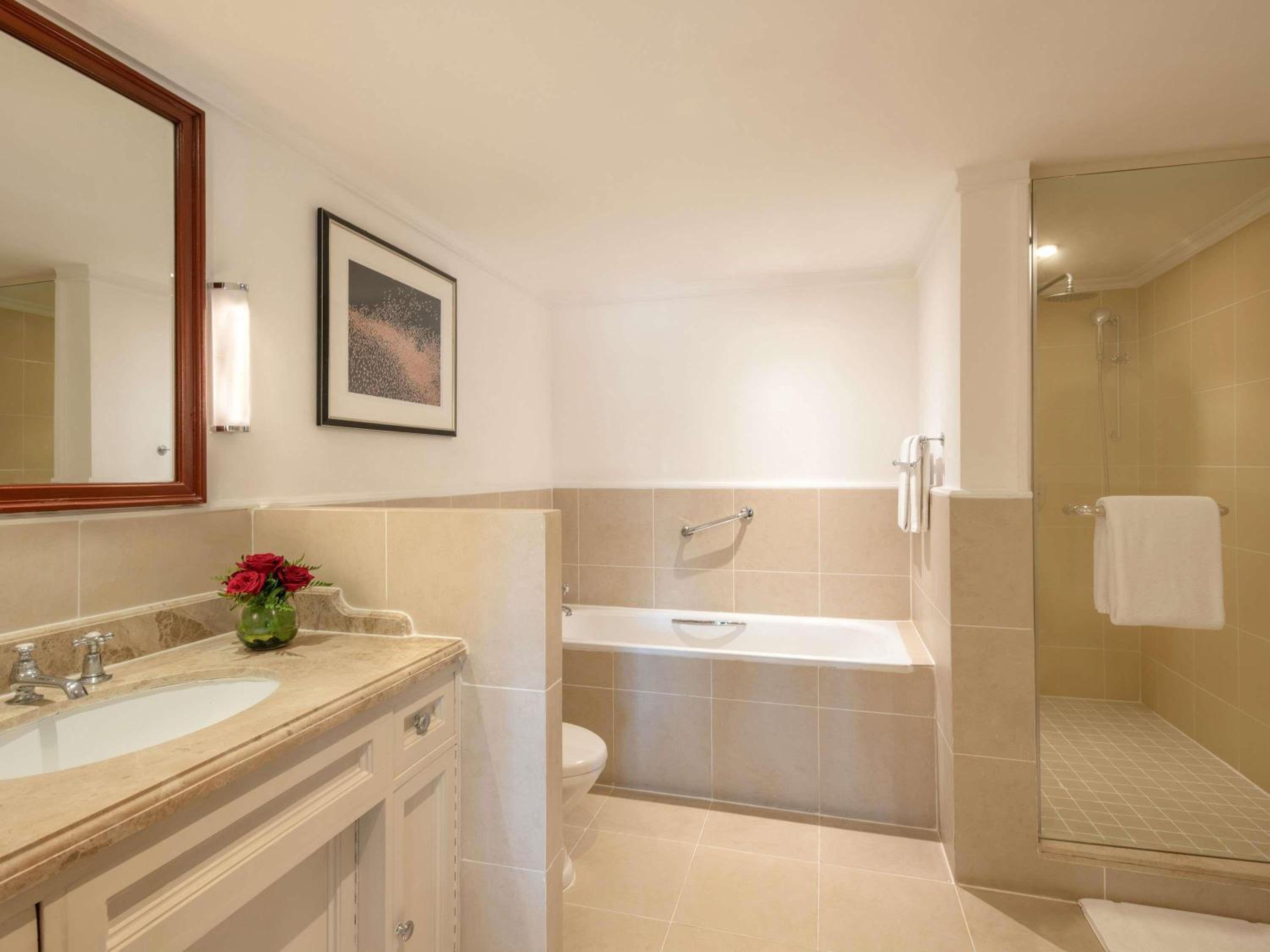 Junior King Suite photo 3