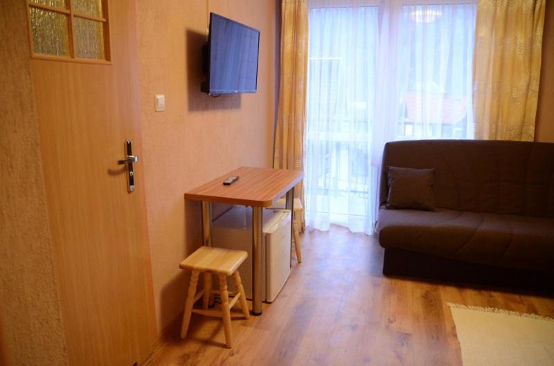 Double Room with Balcony (2 Adults + 1 Child) photo 1