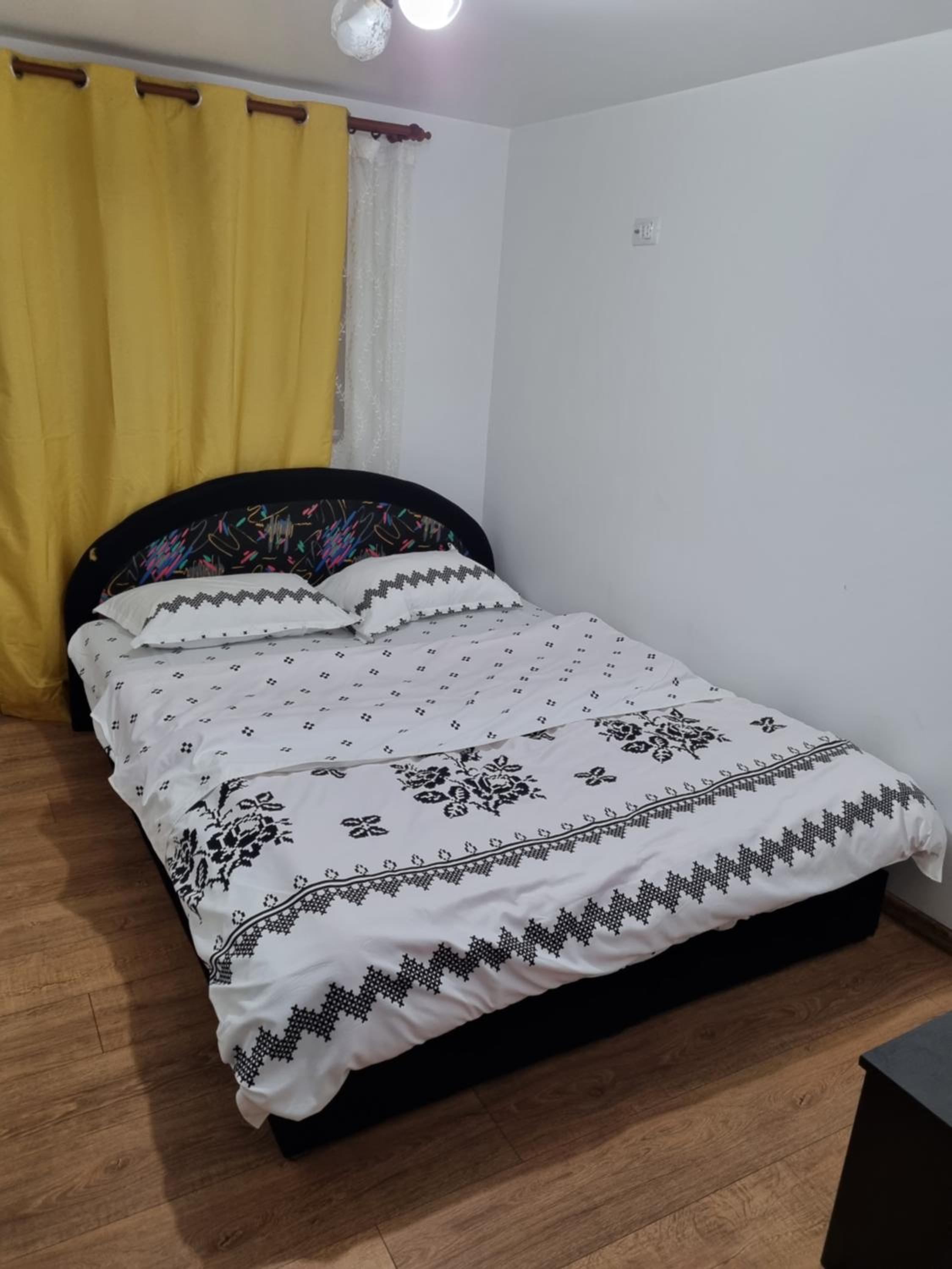 Seven-Bedroom House photo 2