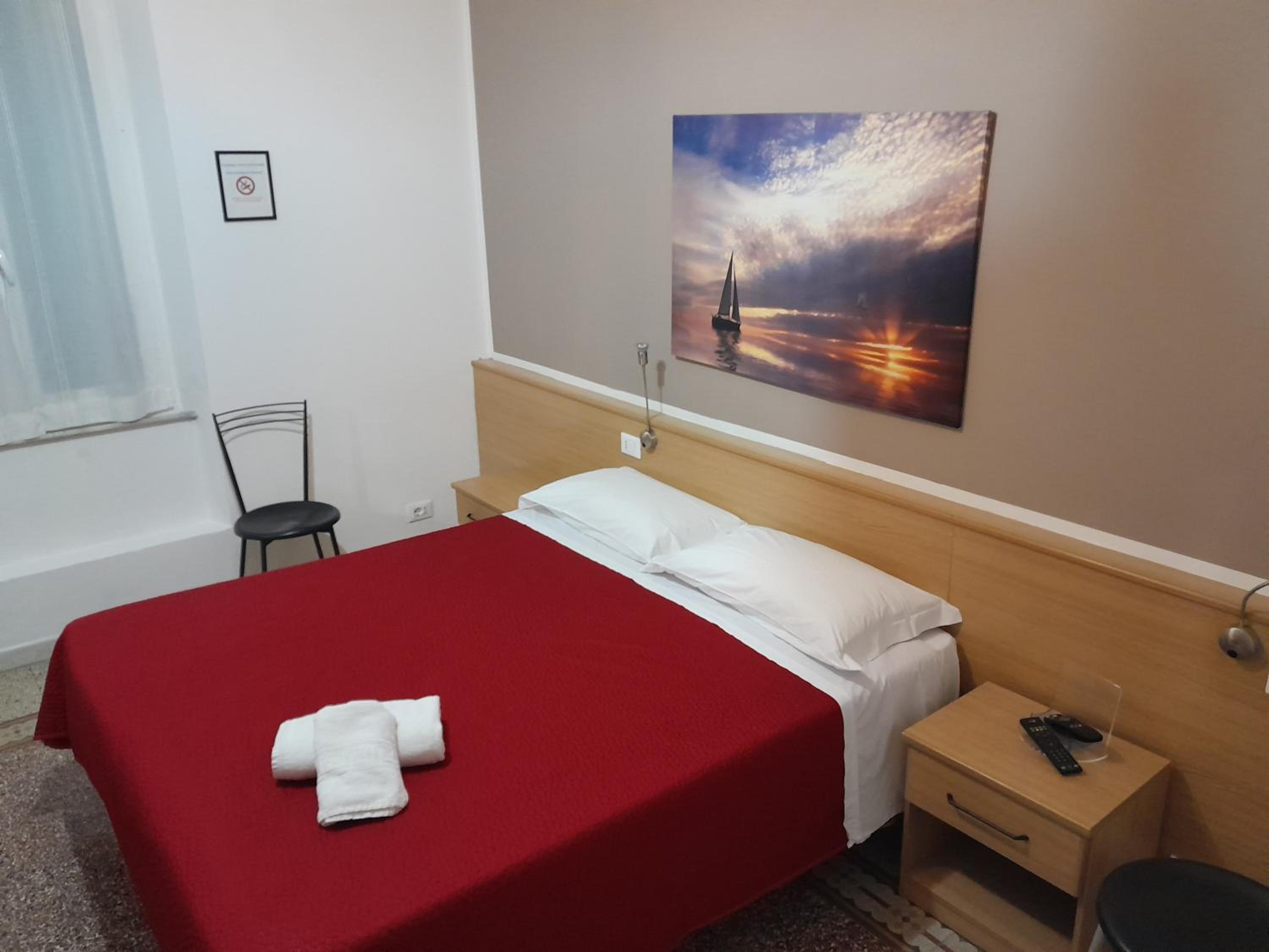 Double Room with Private External Bathroom - Photo 1