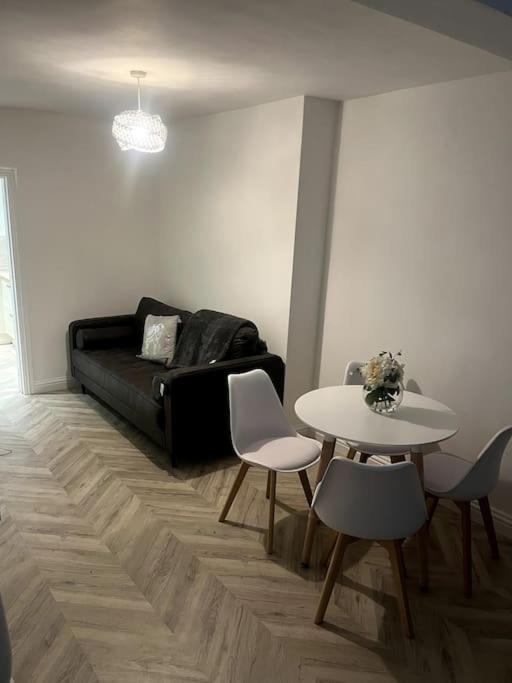 One-Bedroom House photo 2