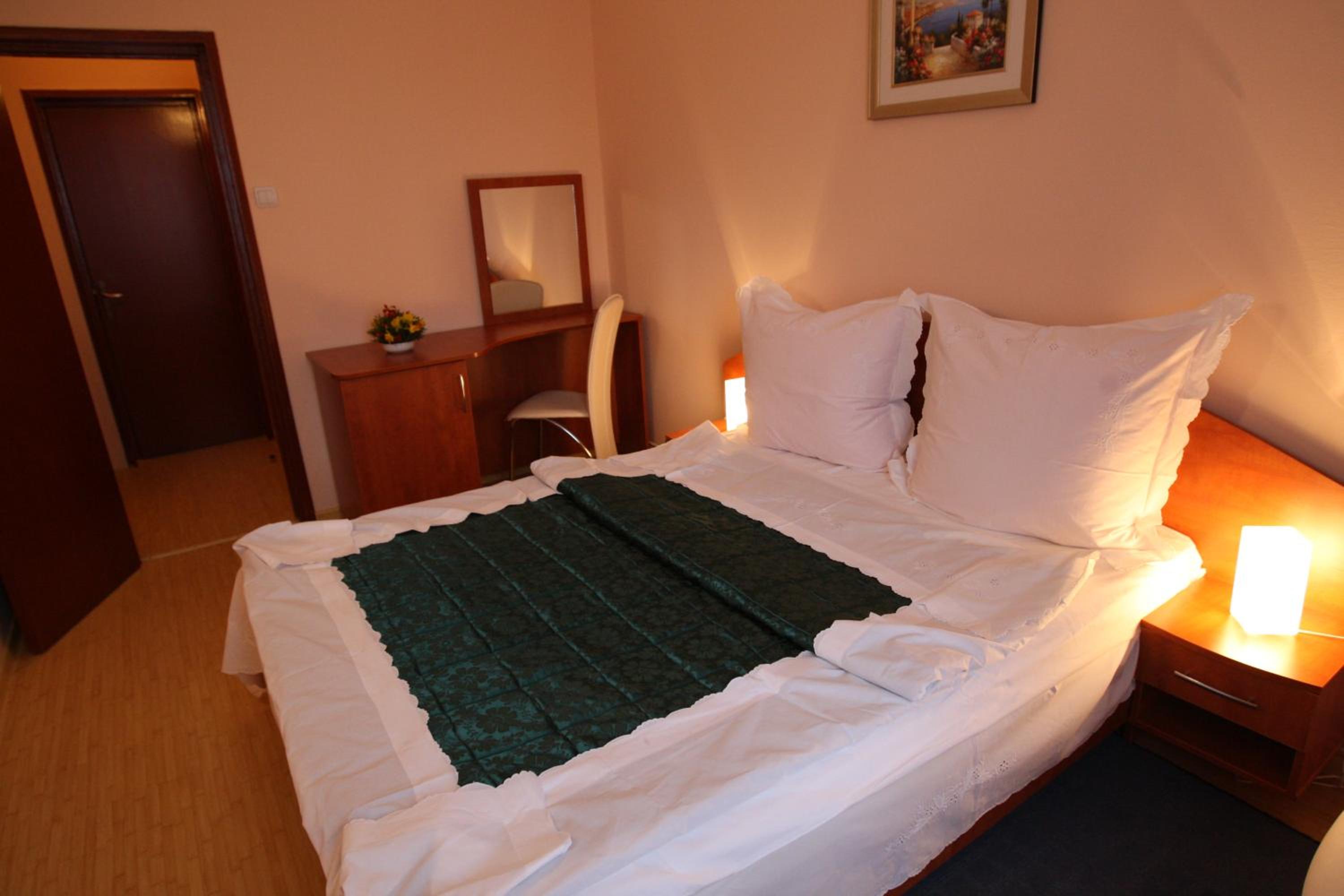 Standard Double/Twin Room - Photo 7