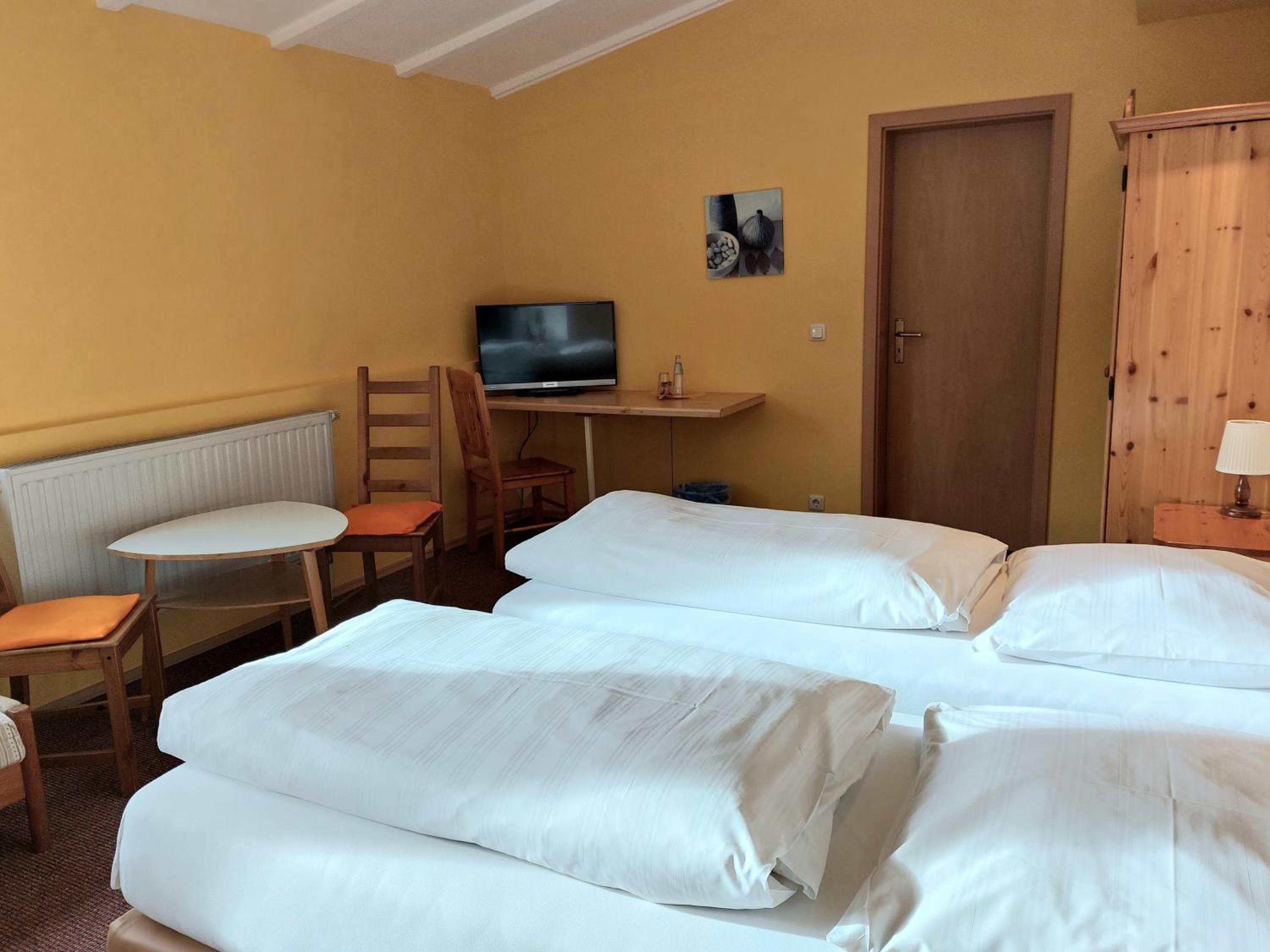 Double or Twin Room - Photo 4