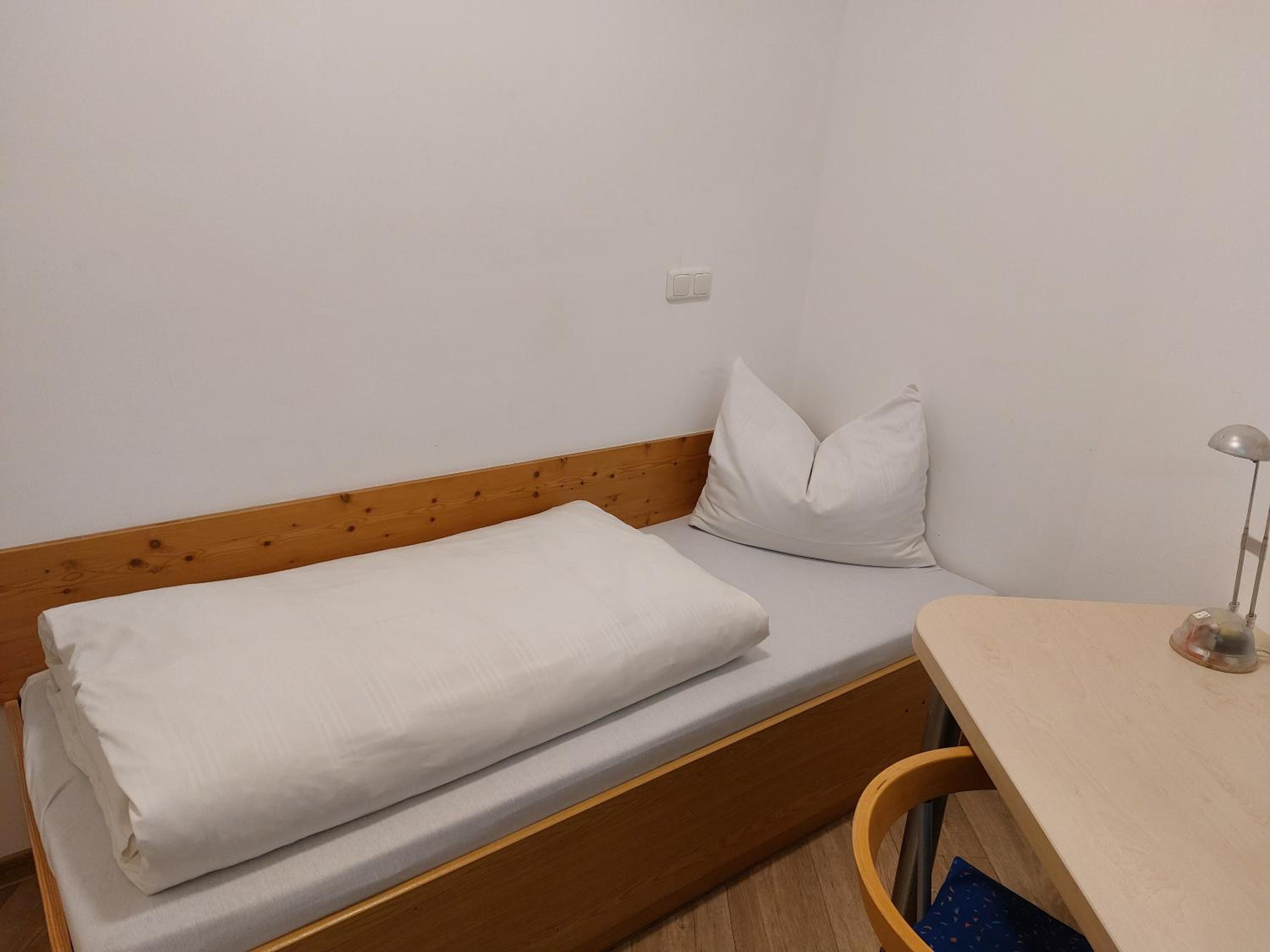 Twin Room - Photo 2