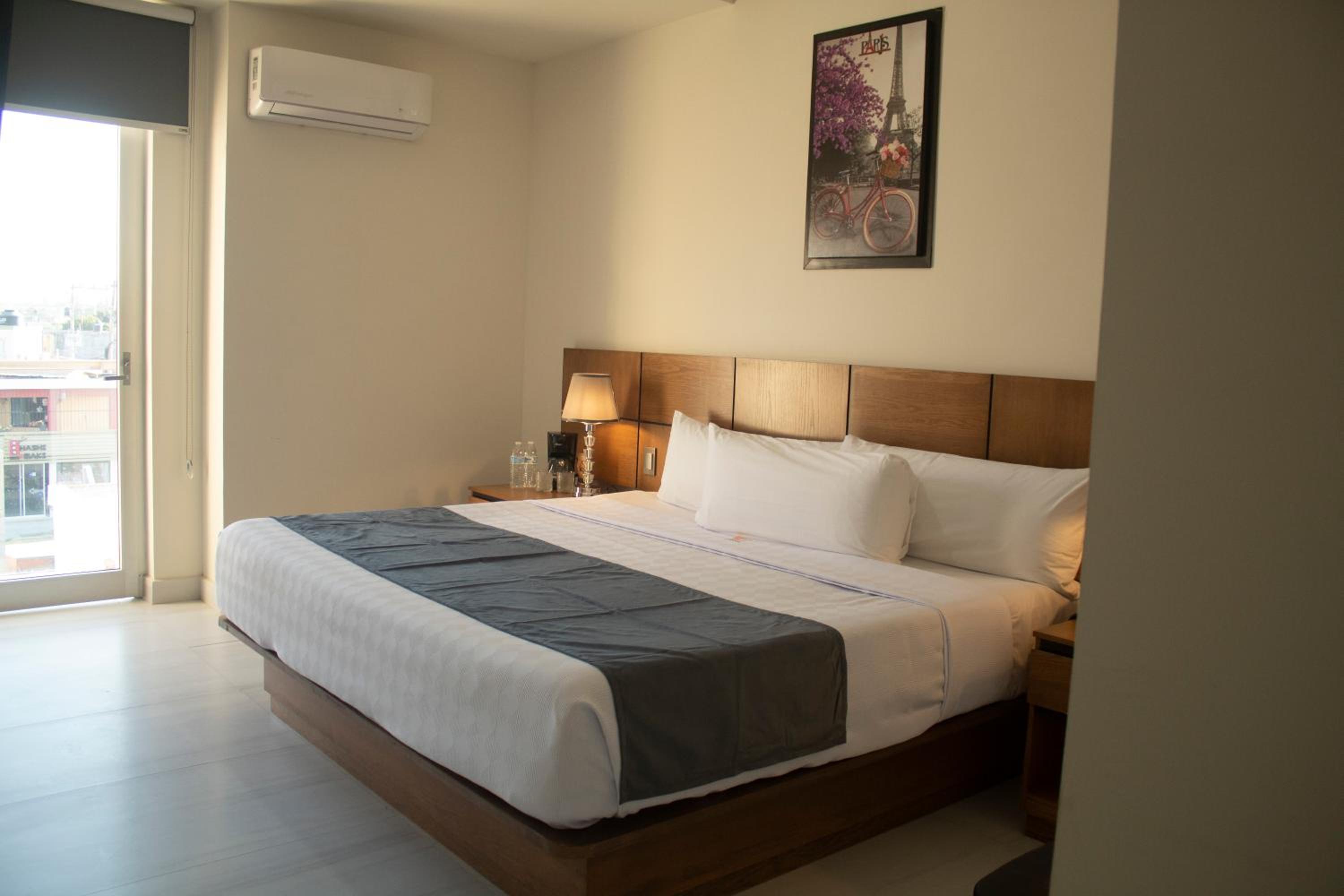 Budget Double Room - Photo 7